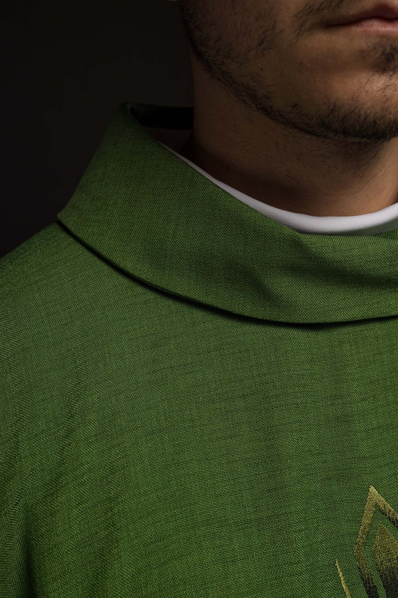 Ornat Liturgiczny Zielony z Haftowanym Krzyżem - Polski Producent - SZATYLITURGICZNE.PL