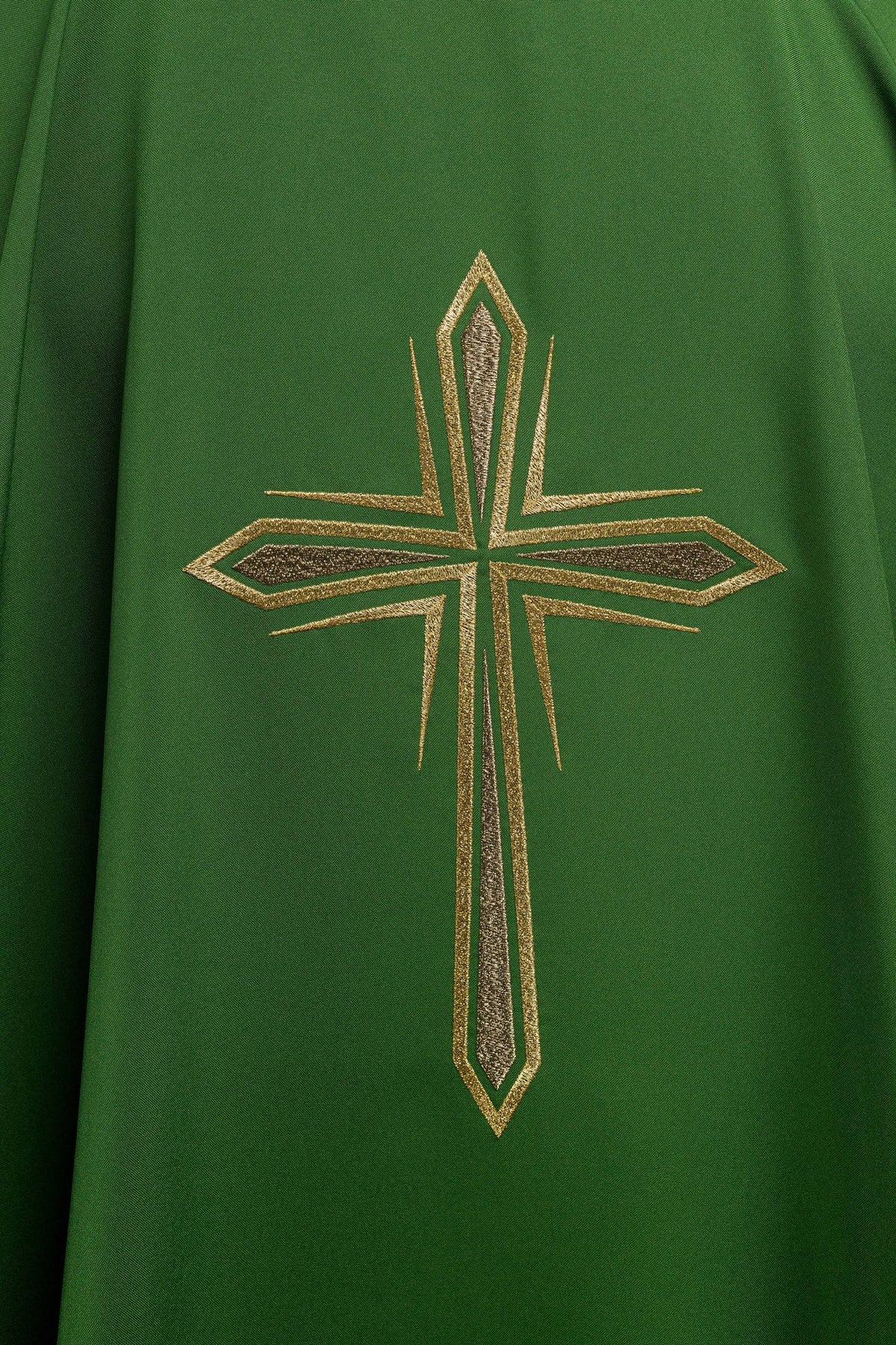 Ornat Liturgiczny Zielony z Haftowanym Krzyżem Złotą Nicią - SZATYLITURGICZNE.PL