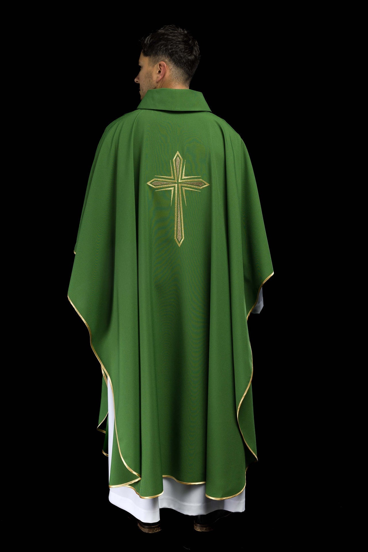 Ornat Liturgiczny Zielony z Haftowanym Krzyżem Złotą Nicią - SZATYLITURGICZNE.PL