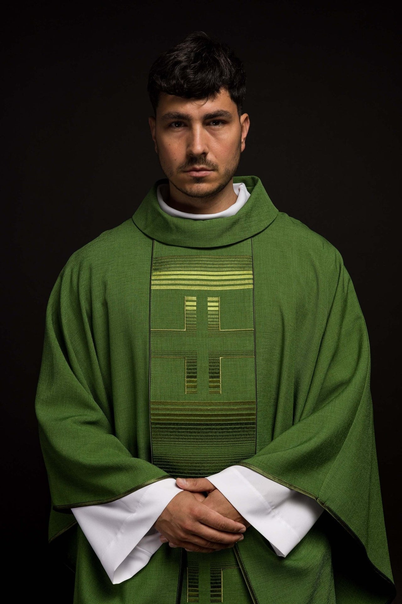Ornat Liturgiczny Zielony z Haftowanymi Krzyżami - Polski Producent - SZATYLITURGICZNE.PL