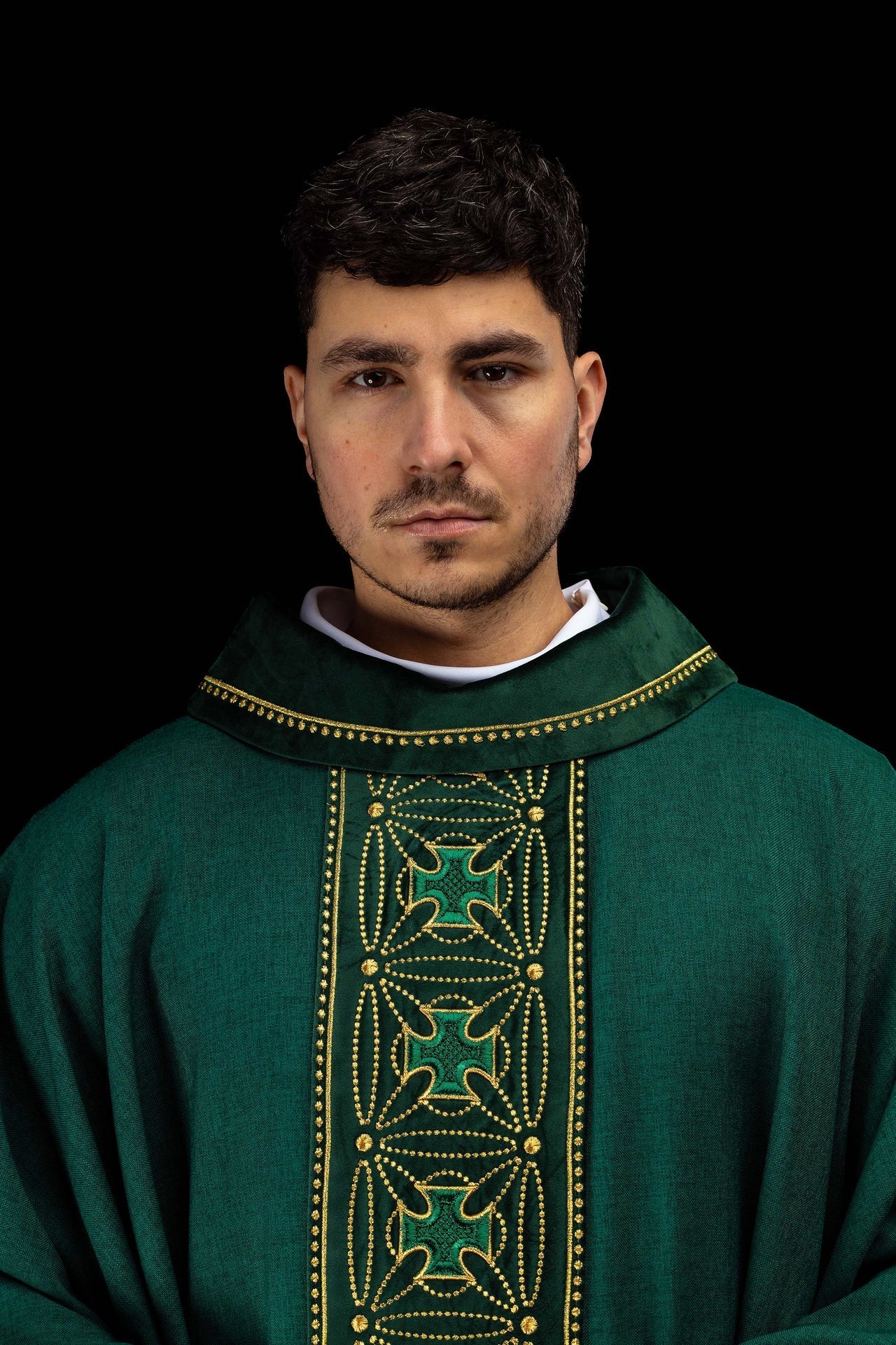 Ornat Liturgiczny Zielony z Pasem w Krzyże - Elegancki i Trwały - SZATYLITURGICZNE.PL