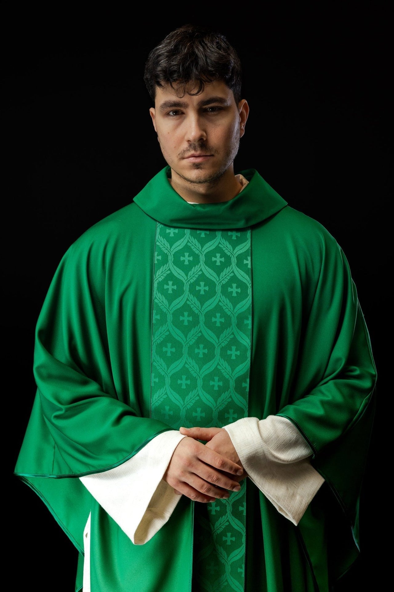 Ornat Liturgiczny Zielony z Żakardowym Pasem w Krzyże - SZATYLITURGICZNE.PL