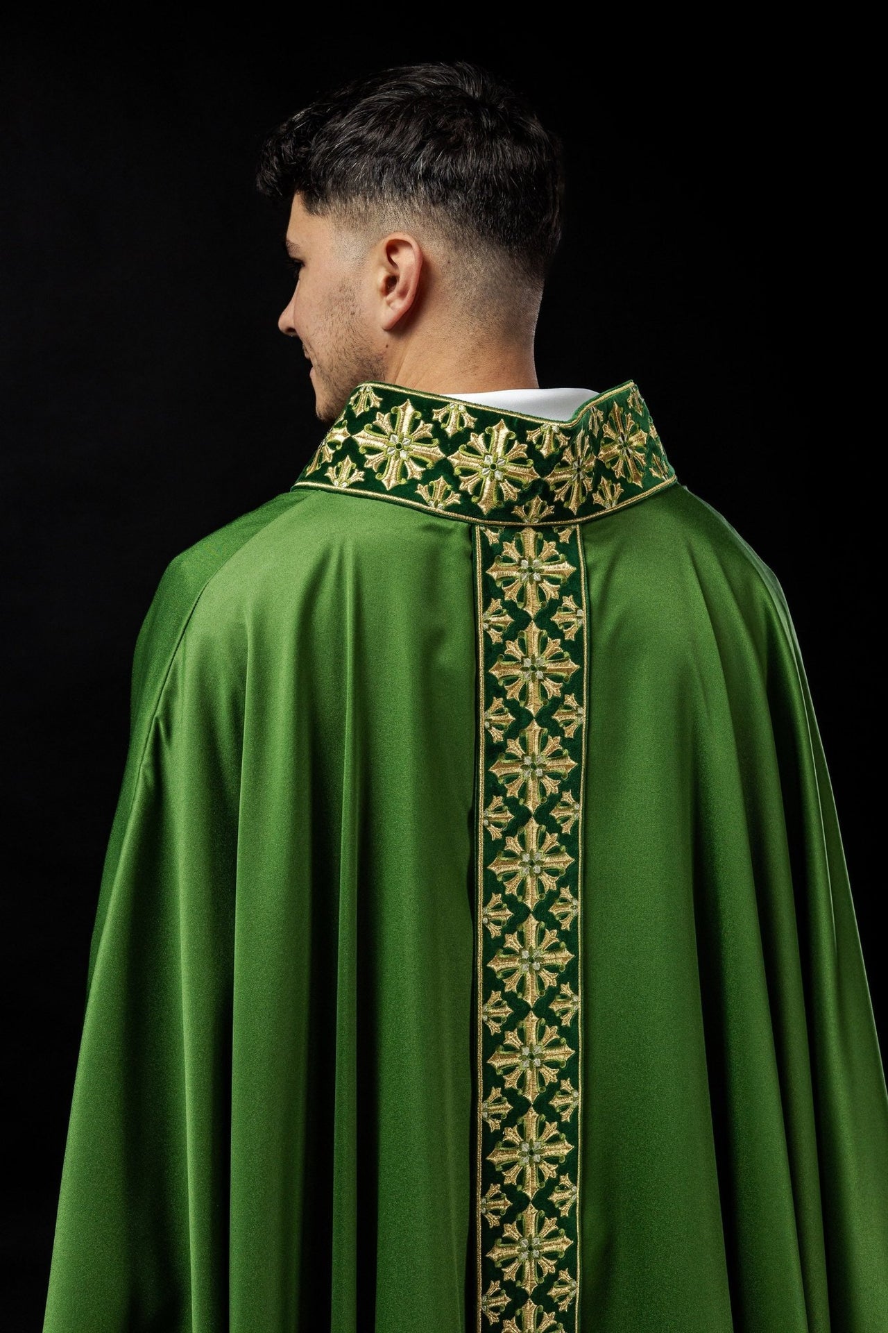 Ornat Liturgiczny Zielony z Złotym Haftem Krzyży - SZATYLITURGICZNE.PL