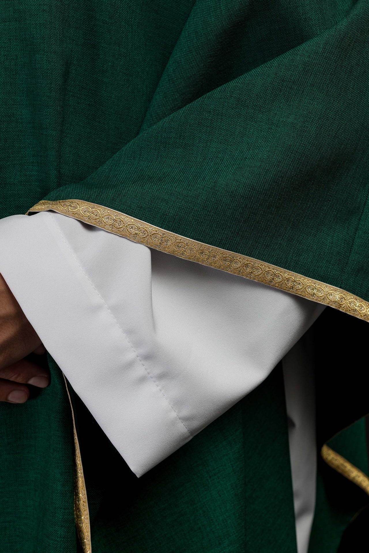 Ornat Liturgiczny Zielony ze Złotym Haftem IHS - Polski Produkt - SZATYLITURGICZNE.PL