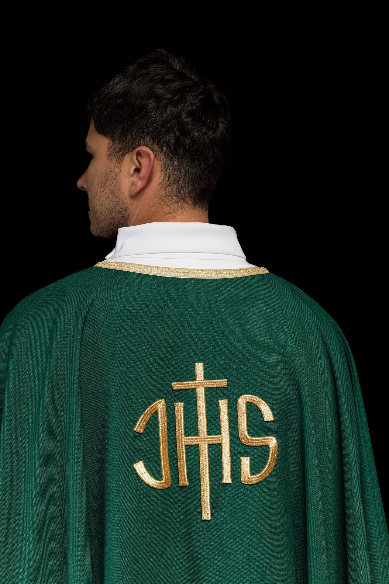 Ornat Liturgiczny Zielony ze Złotym Haftem IHS - Polski Produkt - SZATYLITURGICZNE.PL