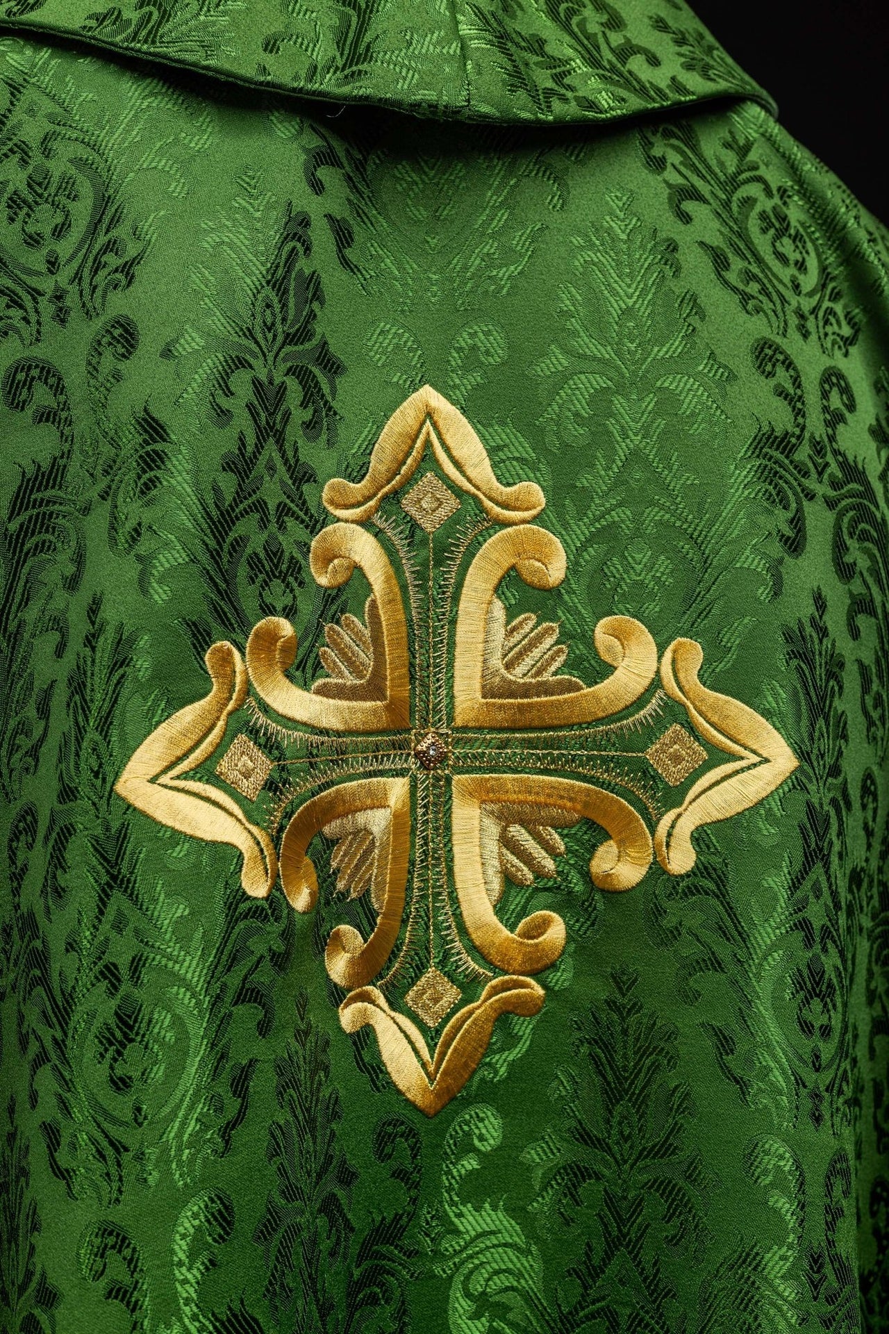 Ornat Liturgiczny Zielony ze Złotym Krzyżem i Stułą - SZATYLITURGICZNE.PL