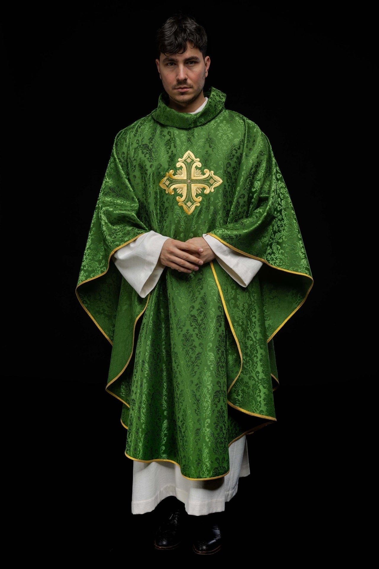 Ornat Liturgiczny Zielony ze Złotym Krzyżem i Stułą - SZATYLITURGICZNE.PL