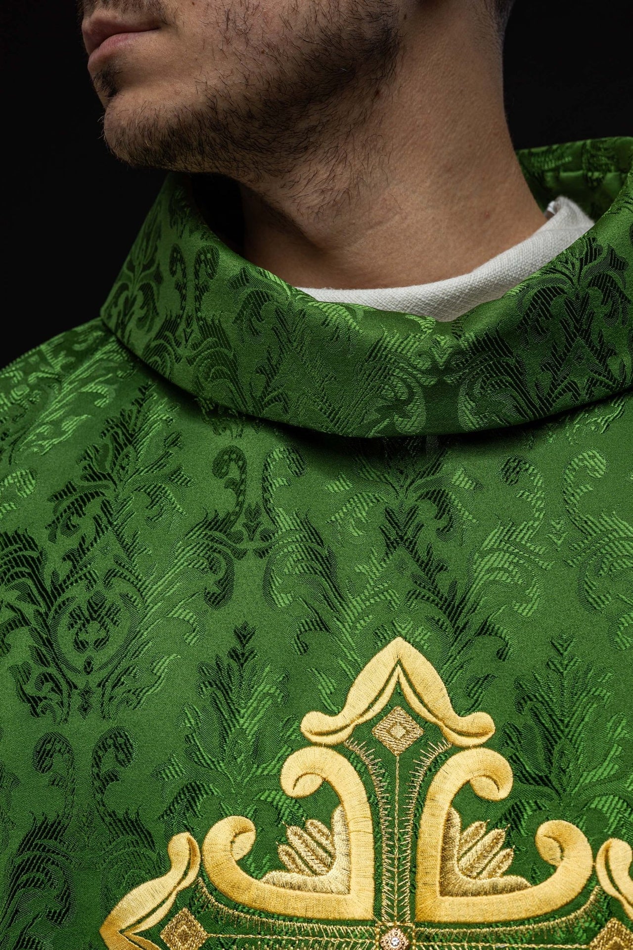 Ornat Liturgiczny Zielony ze Złotym Krzyżem i Stułą - SZATYLITURGICZNE.PL