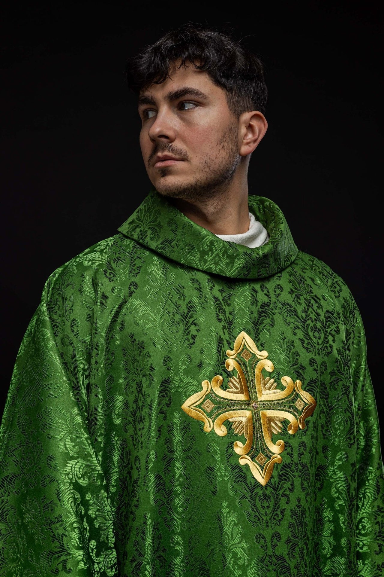 Ornat Liturgiczny Zielony ze Złotym Krzyżem i Stułą - SZATYLITURGICZNE.PL