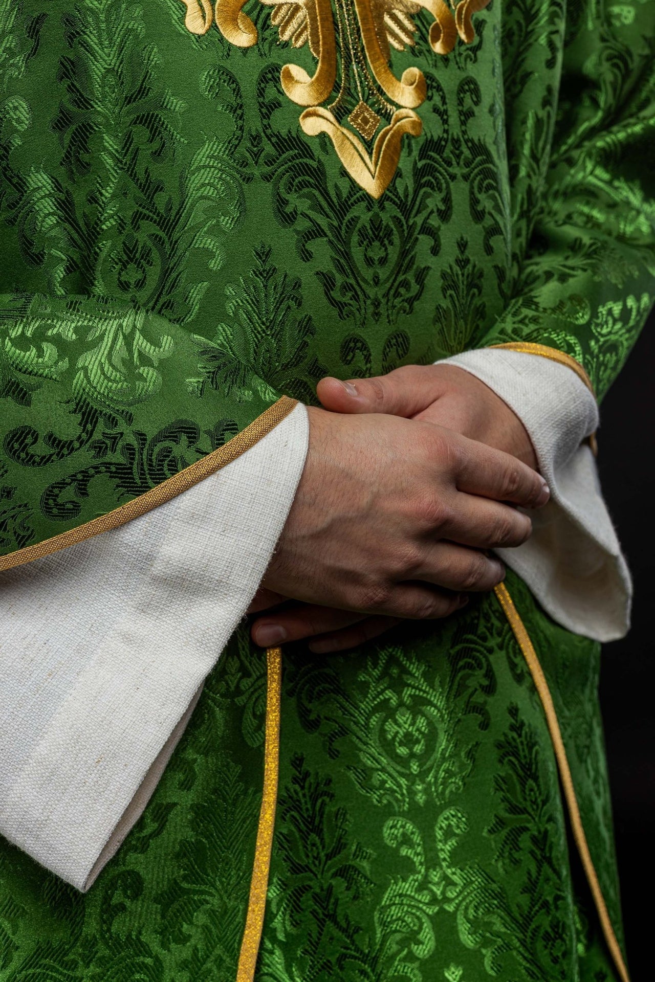 Ornat Liturgiczny Zielony ze Złotym Krzyżem i Stułą - SZATYLITURGICZNE.PL