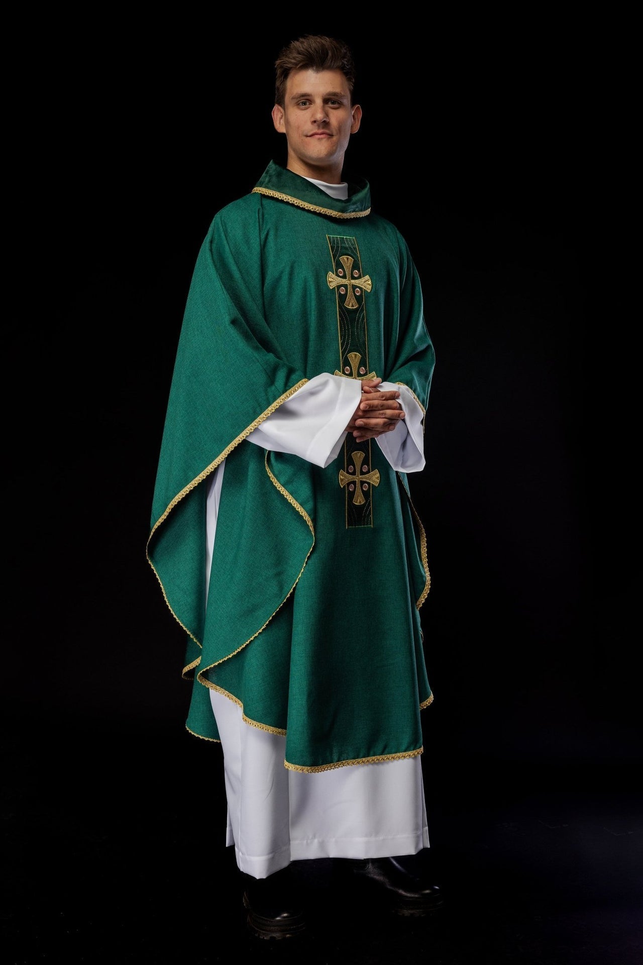 Ornat Liturgiczny Zielony ze Złotymi Krzyżami i Lamówką - SZATYLITURGICZNE.PL