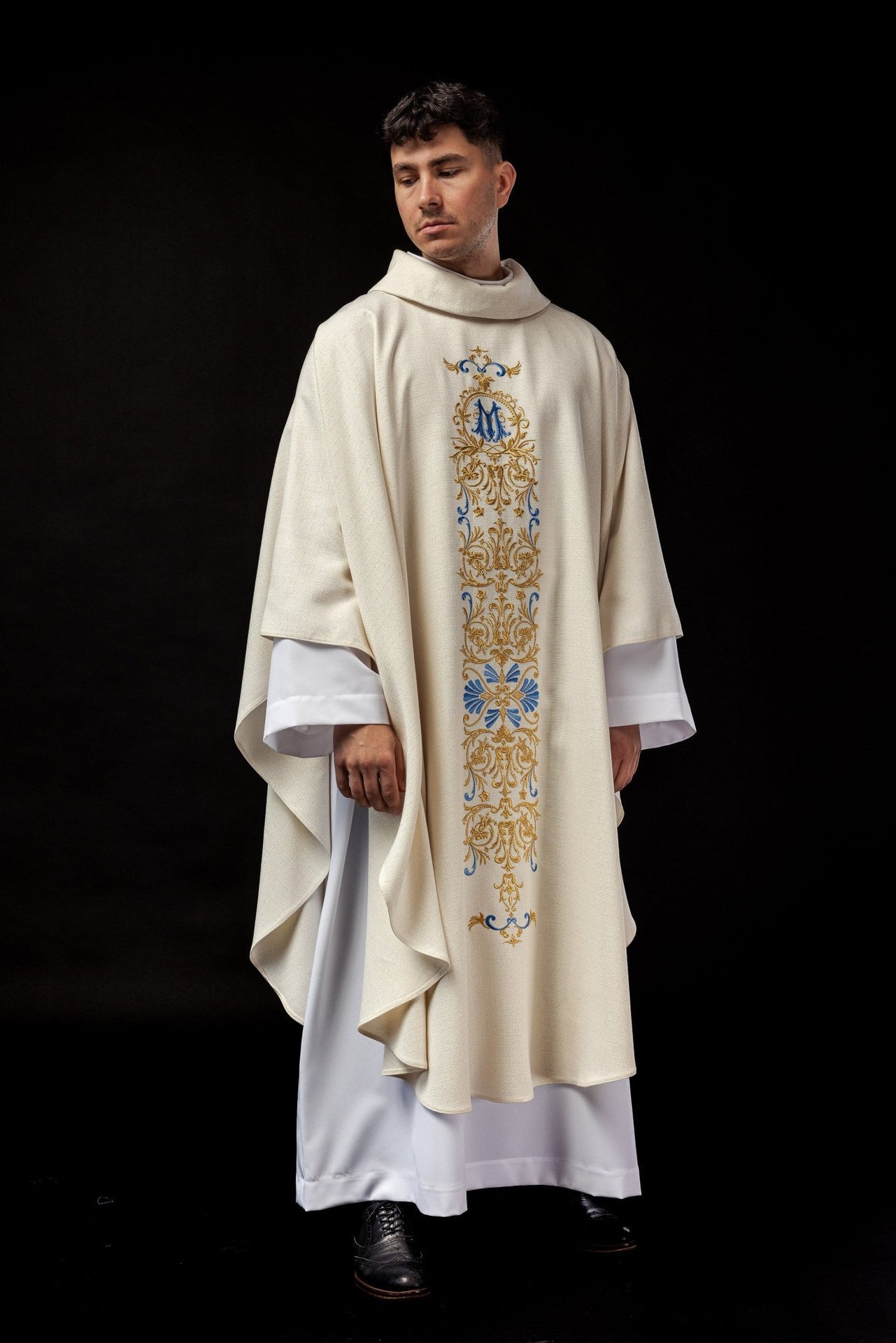 Ornat Liturgiczny Złota Nitka - Błyszcząca Tkanina, Polski Produkt - SZATYLITURGICZNE.PL