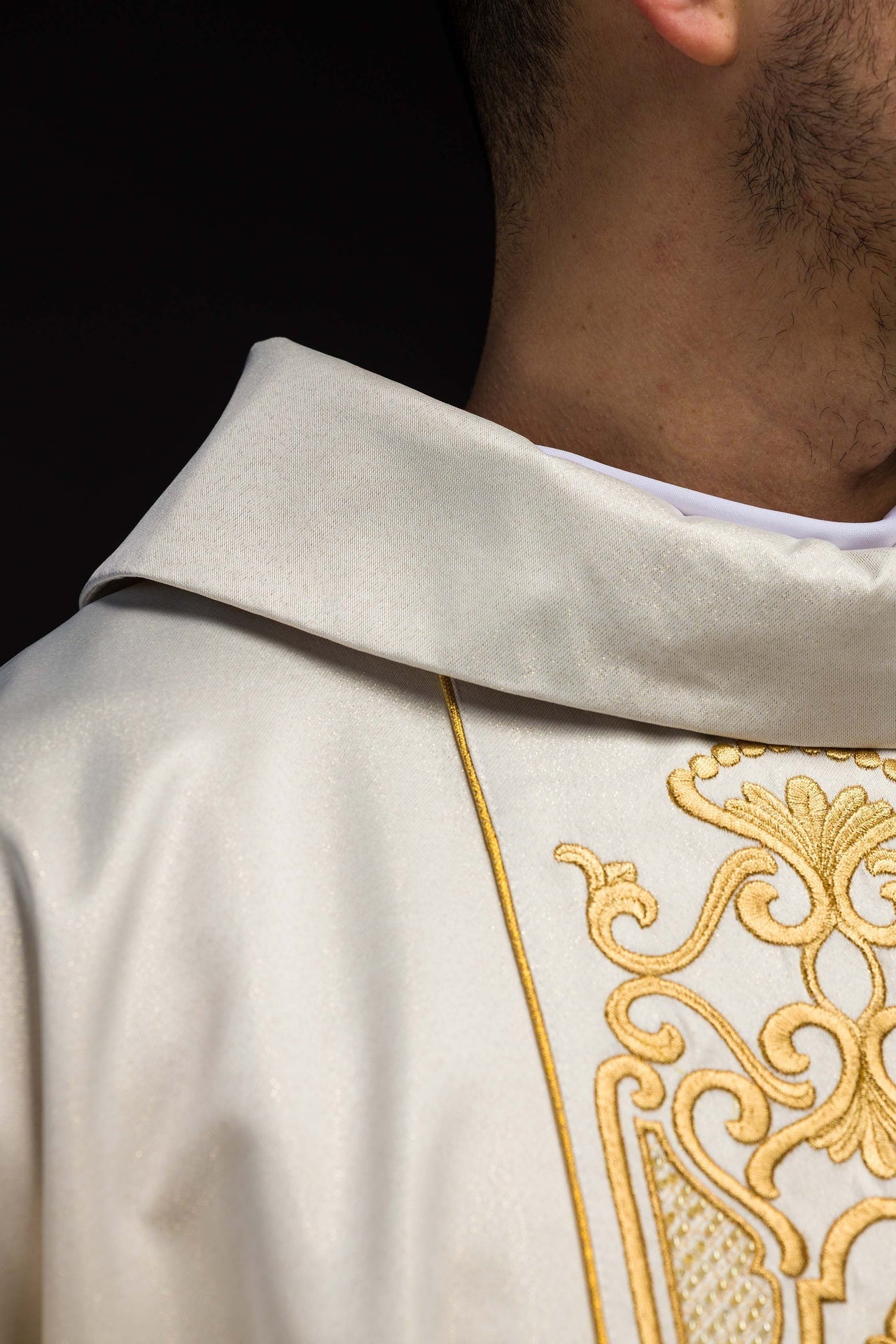 Ornat liturgiczny złoty haft eucharystyczny z połyskiem - SZATYLITURGICZNE.PL