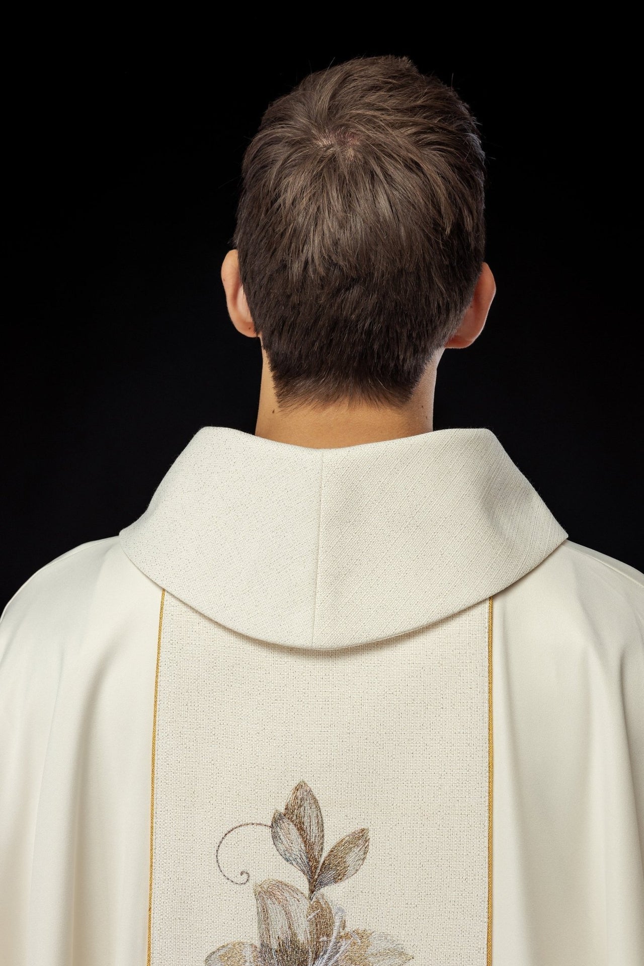 Ornat Liturgiczny Złoty z Haftem Matki Boskiej Guadalupe - SZATYLITURGICZNE.PL