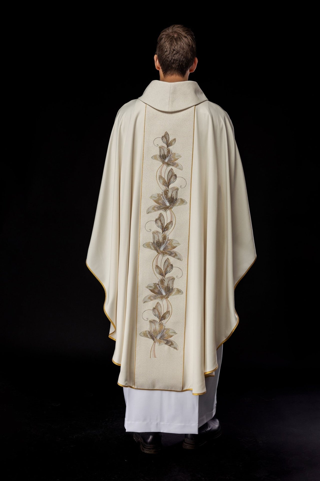 Ornat Liturgiczny Złoty z Haftem Matki Boskiej Guadalupe - SZATYLITURGICZNE.PL