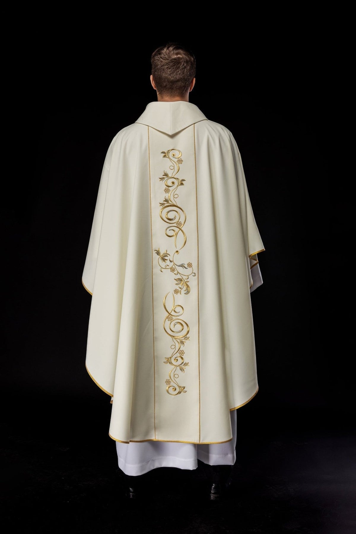 Ornat Liturgiczny Złoty z Haftem Matki Bożej Guadalupe - SZATYLITURGICZNE.PL