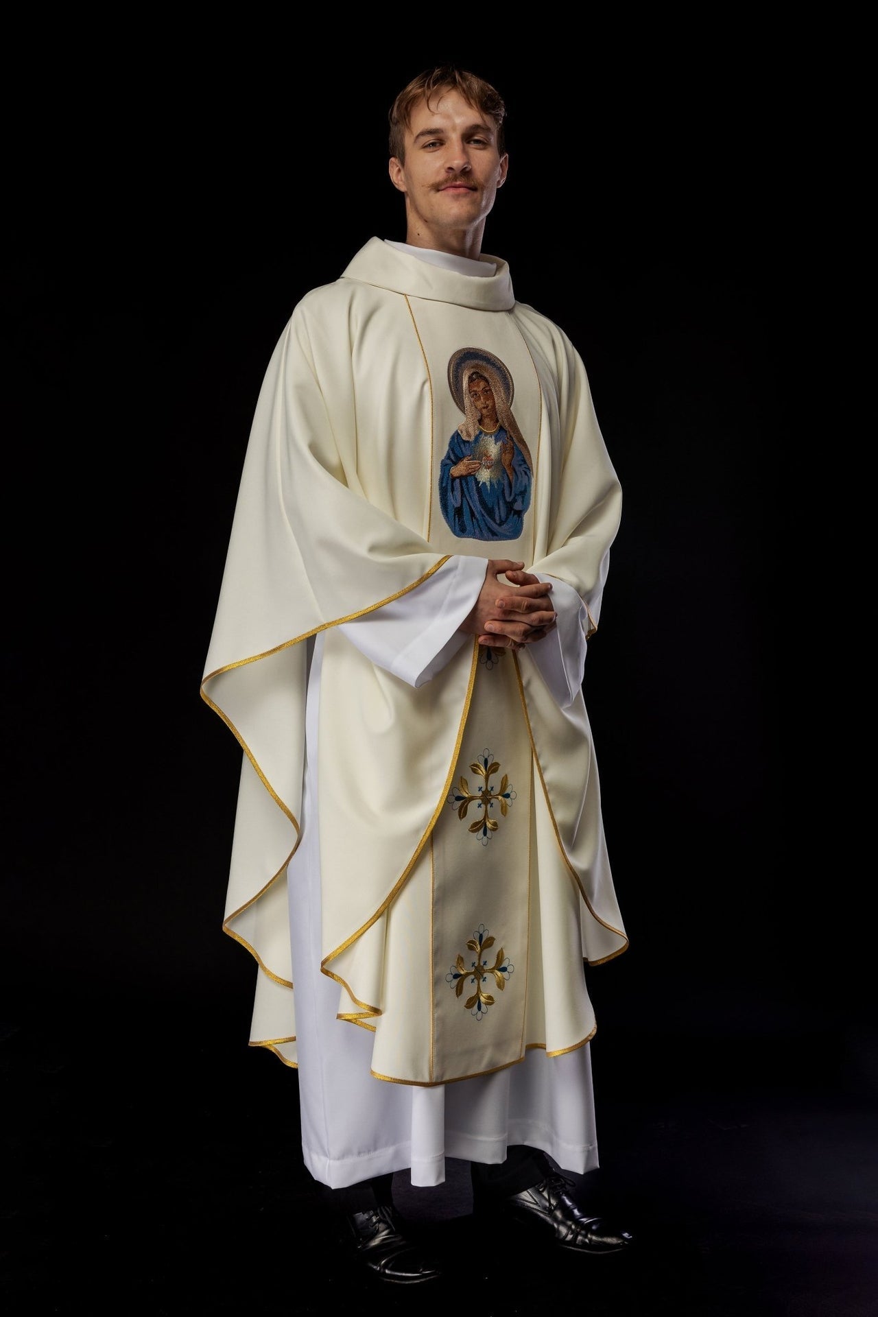 Ornat Liturgiczny Złoty z Haftem Serca Maryi - Elegancki Golf - SZATYLITURGICZNE.PL