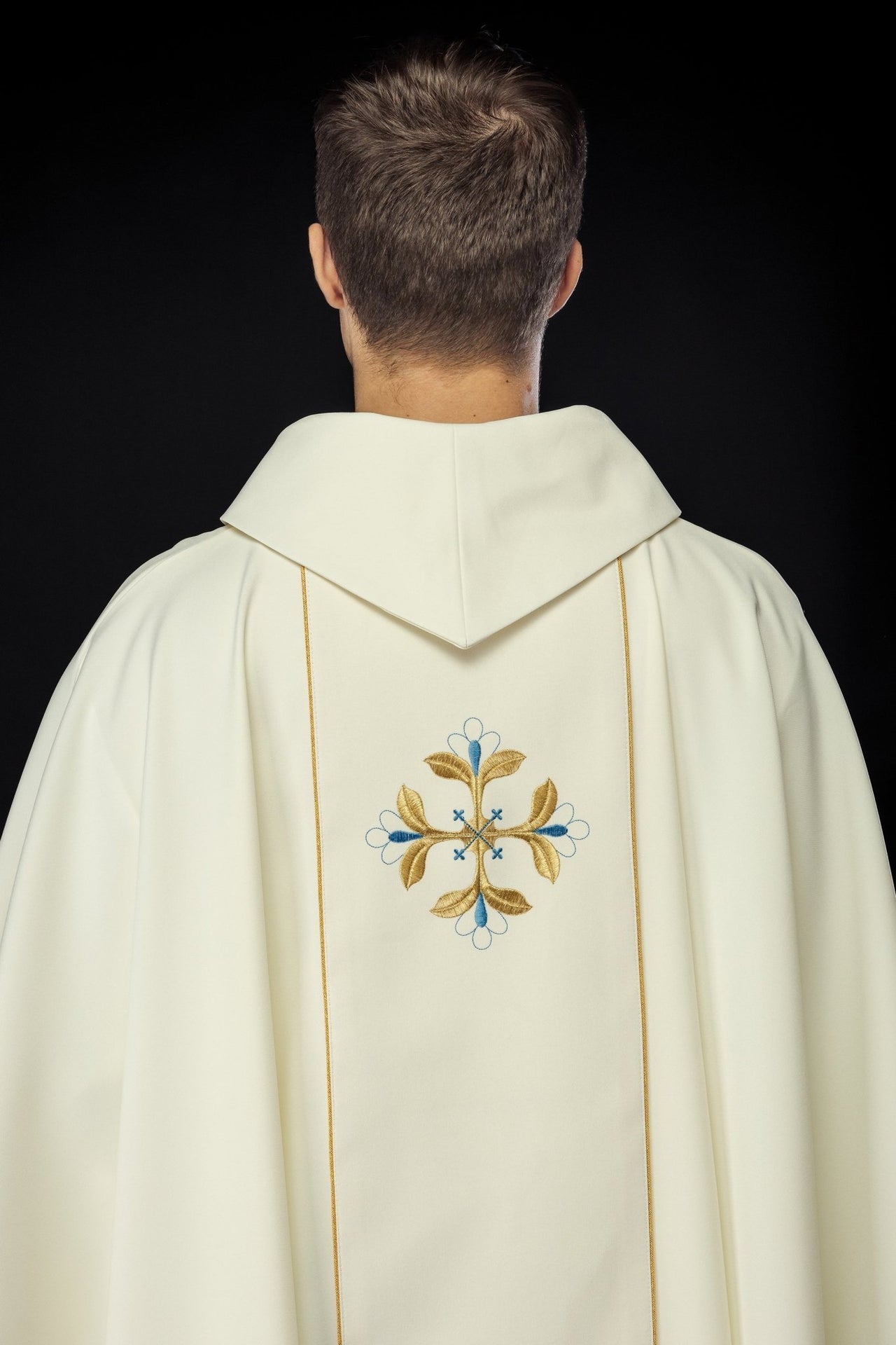 Ornat Liturgiczny Złoty z Haftem Serca Maryi - Elegancki Golf - SZATYLITURGICZNE.PL