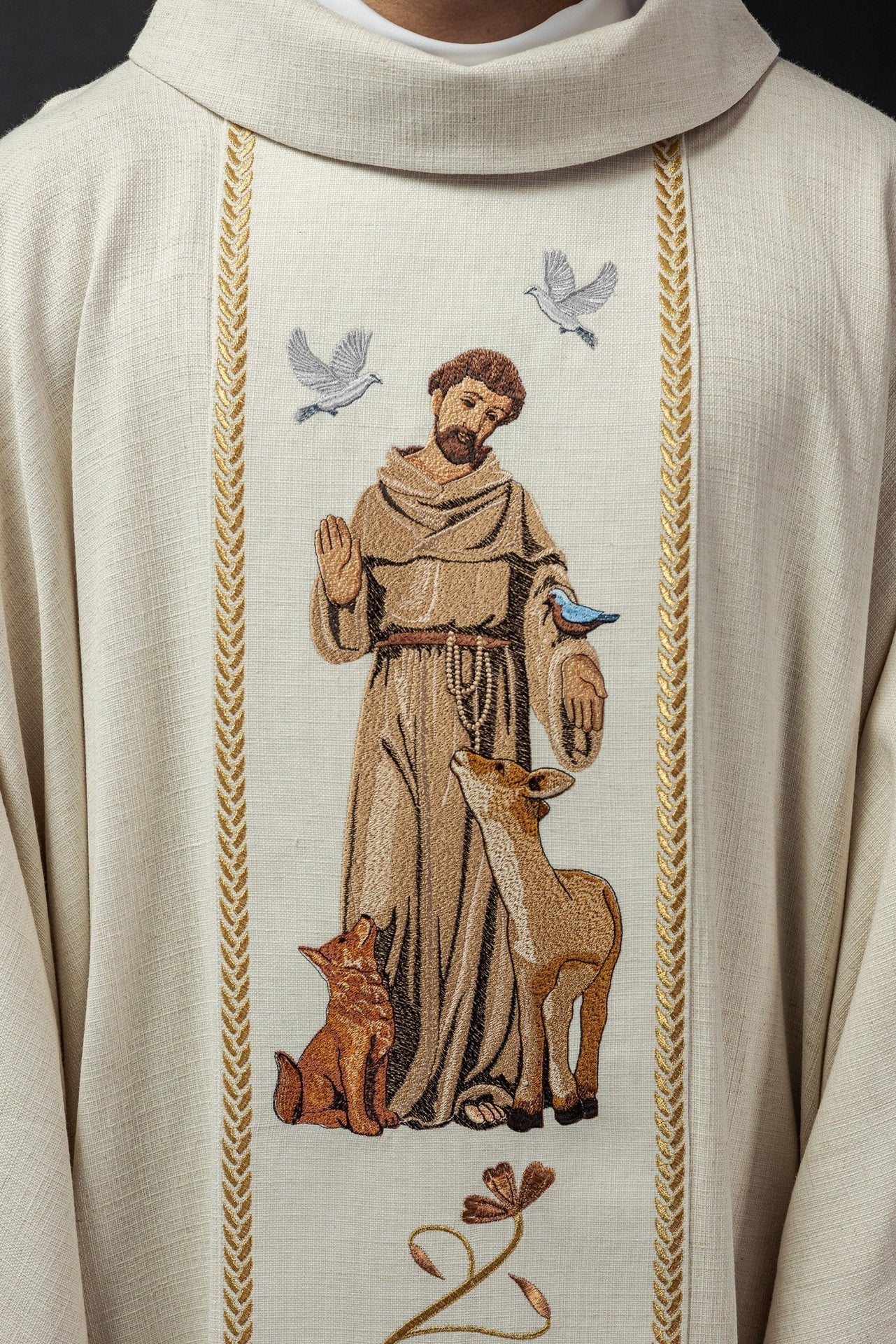 Ornat Liturgiczny Złoty z Haftem Św. Franciszka - Polski Producent - SZATYLITURGICZNE.PL