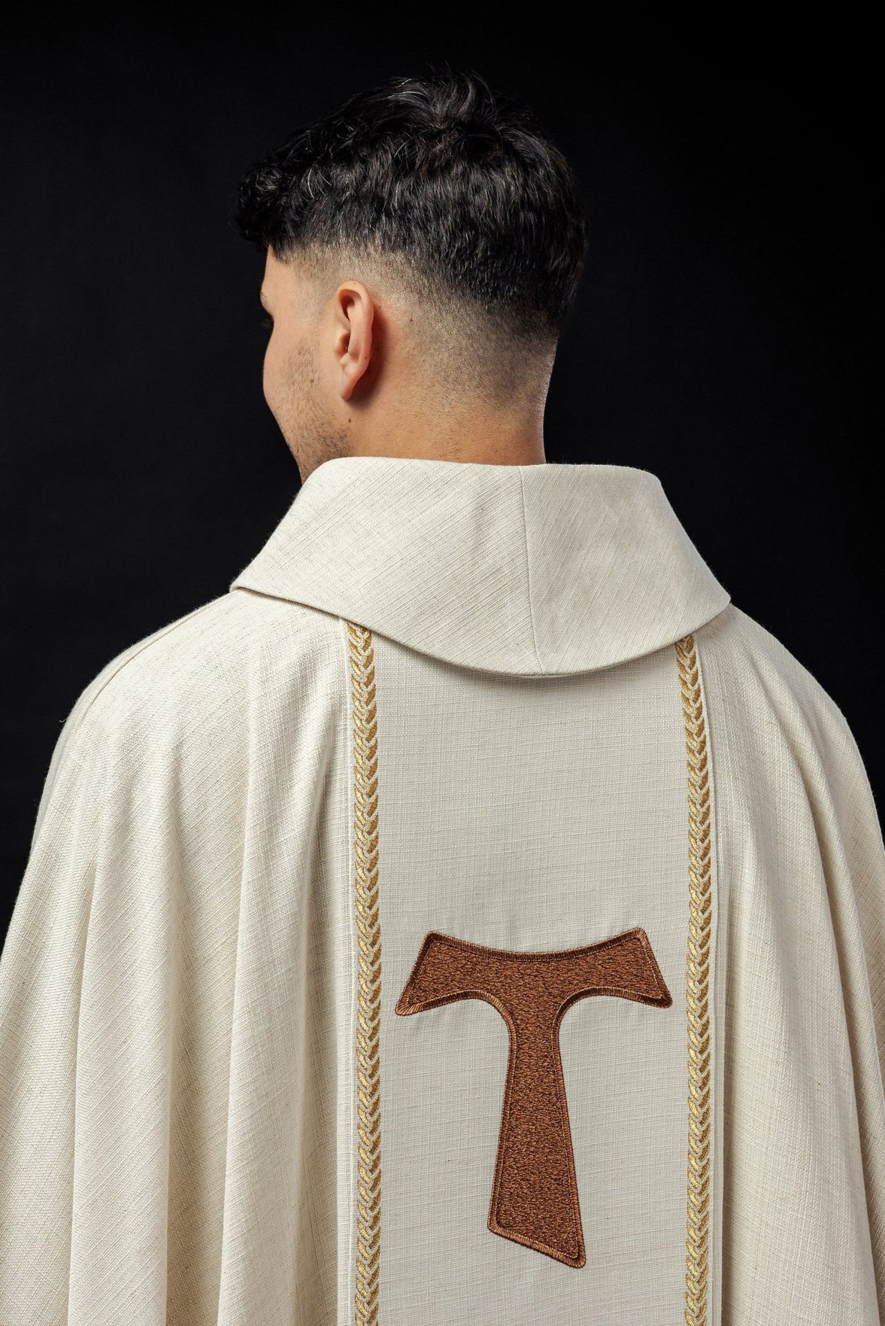 Ornat Liturgiczny Złoty z Haftem Św. Franciszka - Polski Producent - SZATYLITURGICZNE.PL