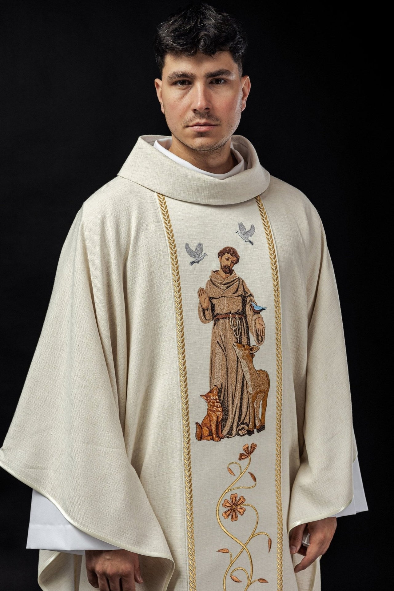 Ornat Liturgiczny Złoty z Haftem Św. Franciszka - Polski Producent - SZATYLITURGICZNE.PL