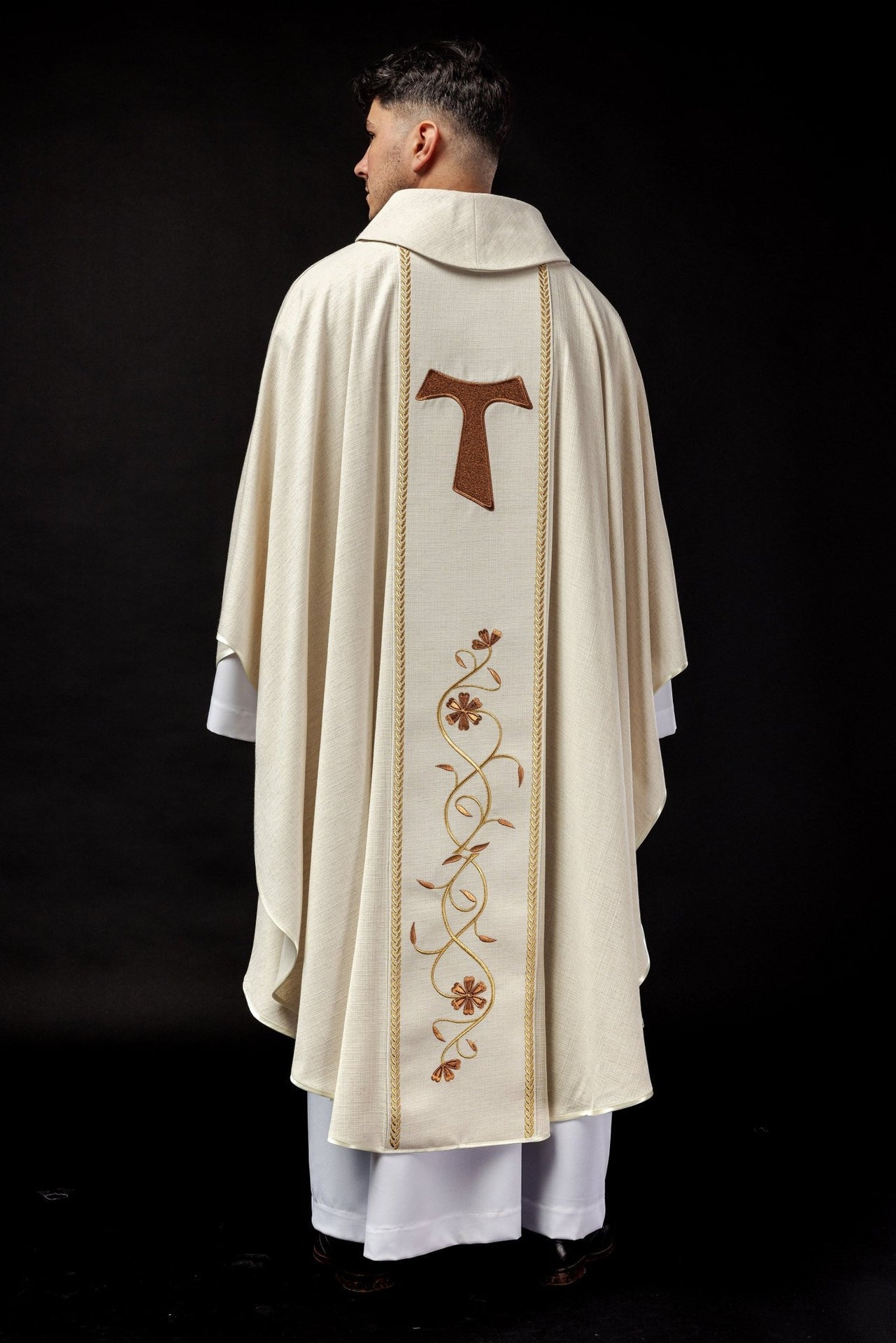 Ornat Liturgiczny Złoty z Haftem Św. Franciszka - Polski Producent - SZATYLITURGICZNE.PL