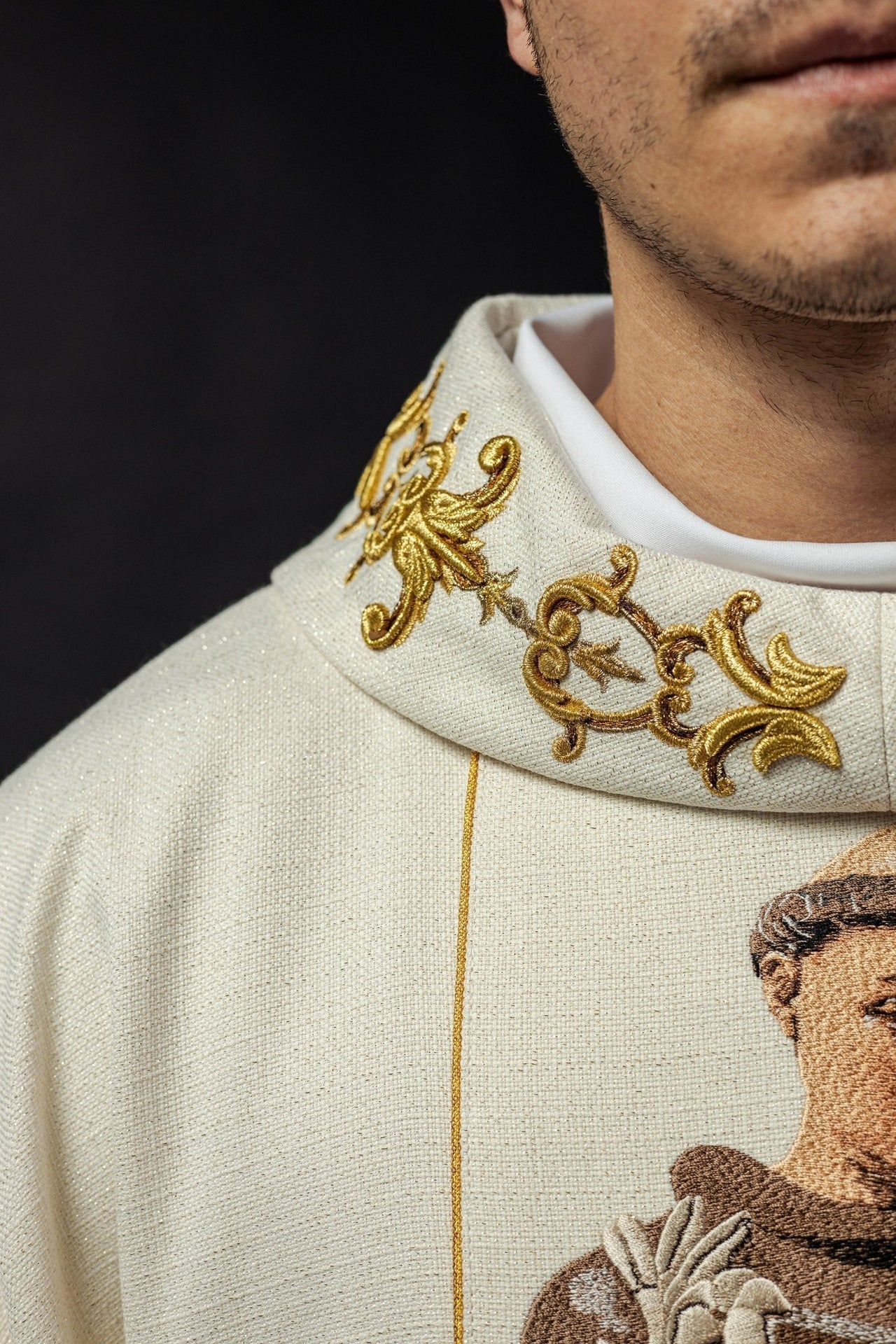 Ornat Liturgiczny Złoty z Haftem Świętego Antoniego - Polski Producent - SZATYLITURGICZNE.PL