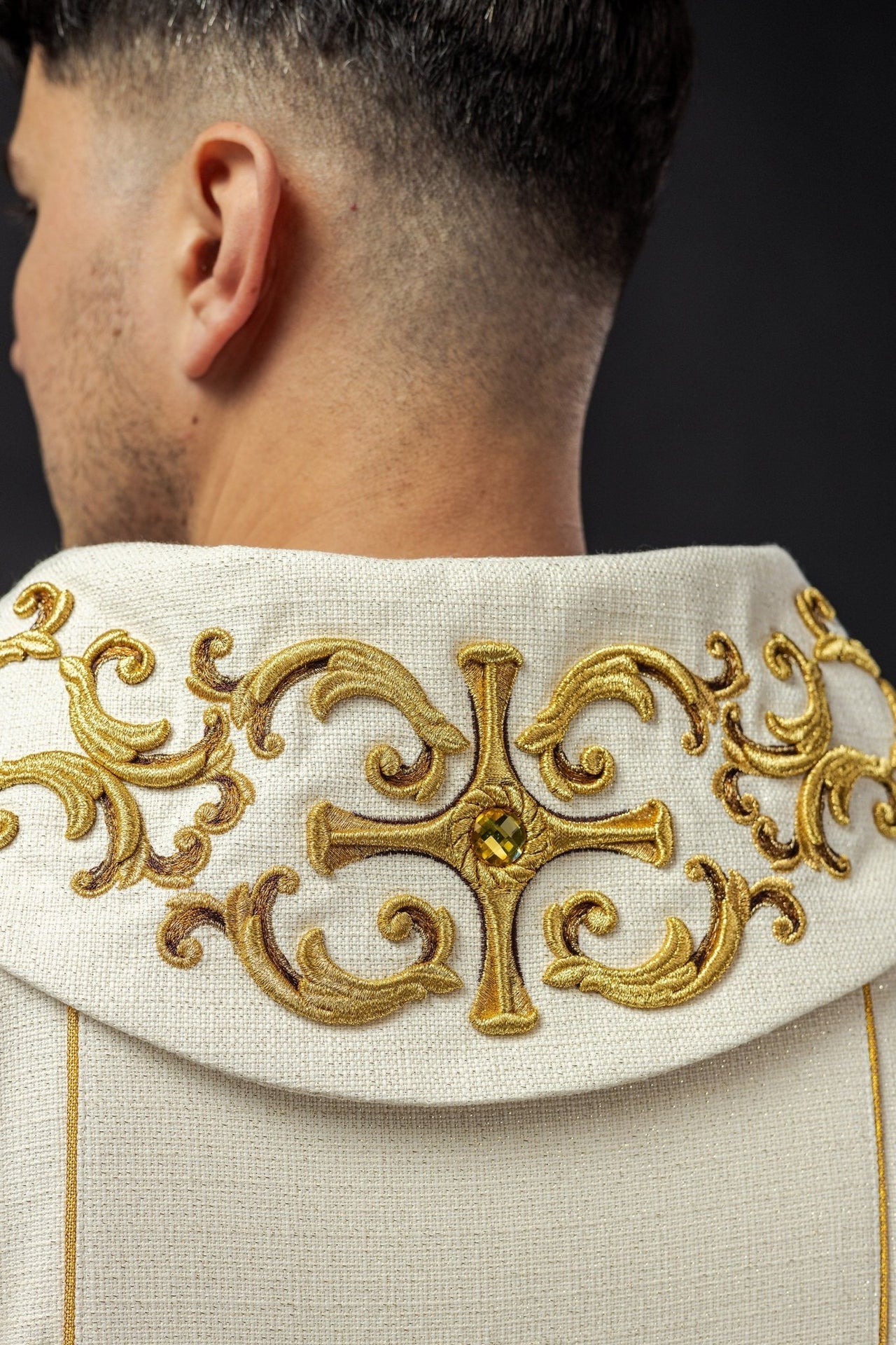 Ornat Liturgiczny Złoty z Haftem Świętego Antoniego - Polski Producent - SZATYLITURGICZNE.PL