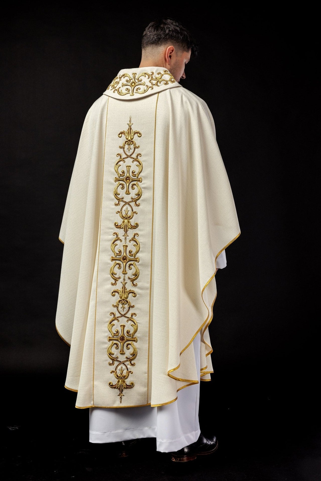 Ornat Liturgiczny Złoty z Haftem Świętego Antoniego - Polski Producent - SZATYLITURGICZNE.PL