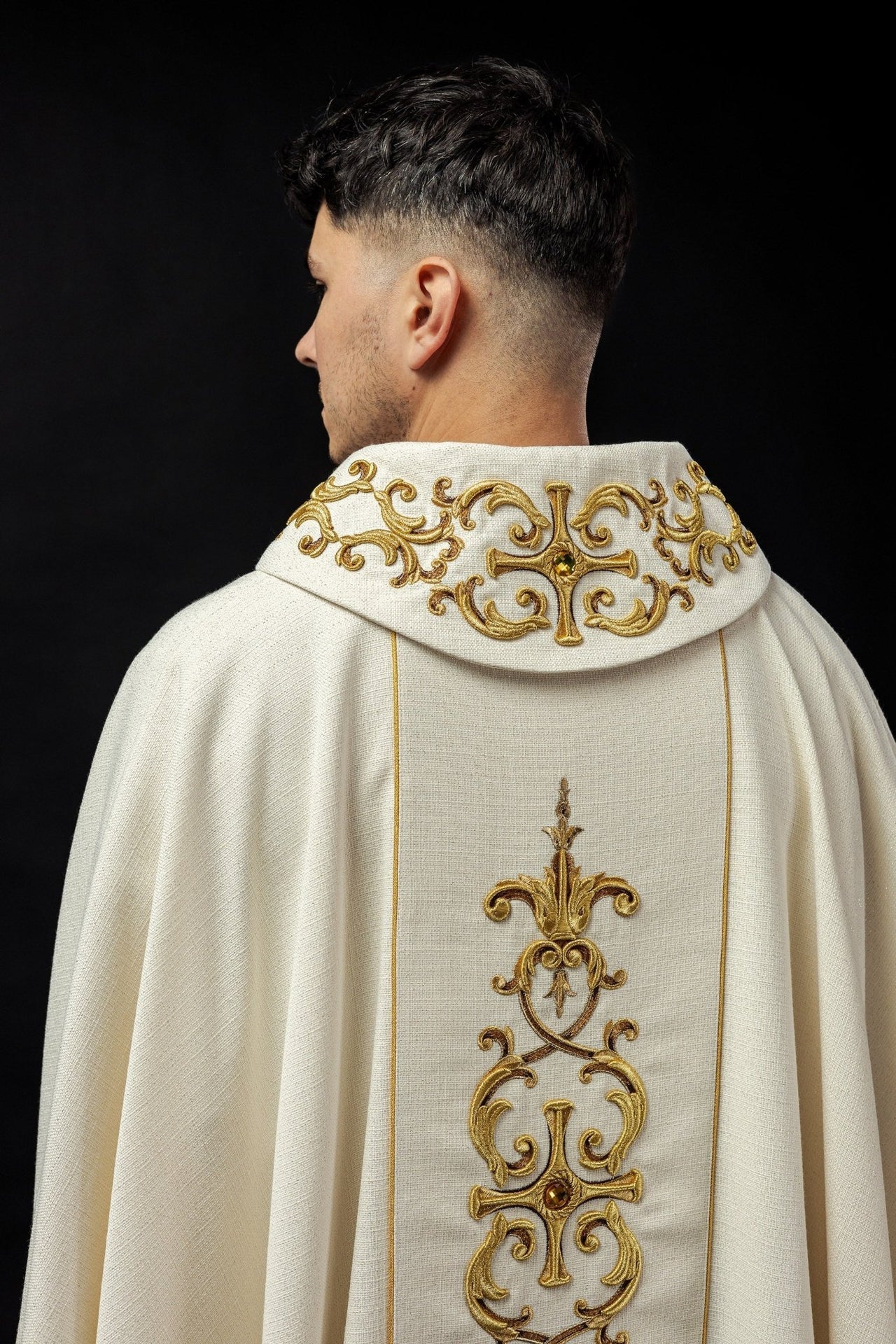 Ornat Liturgiczny Złoty z Haftem Świętego Antoniego - Polski Producent - SZATYLITURGICZNE.PL
