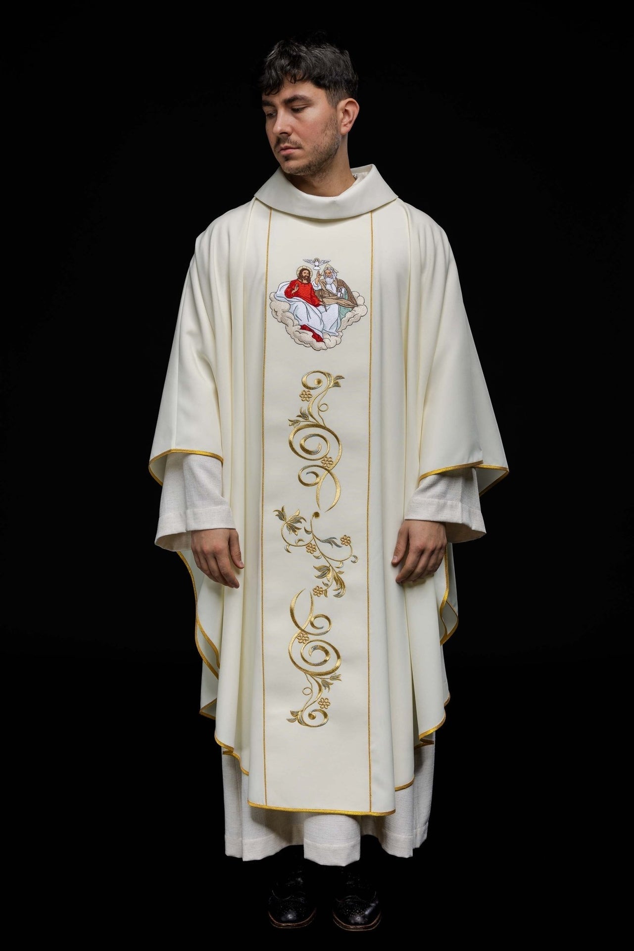 Ornat Liturgiczny Złoty z Haftem Trójcy Świętej - Polski Produkt - SZATYLITURGICZNE.PL