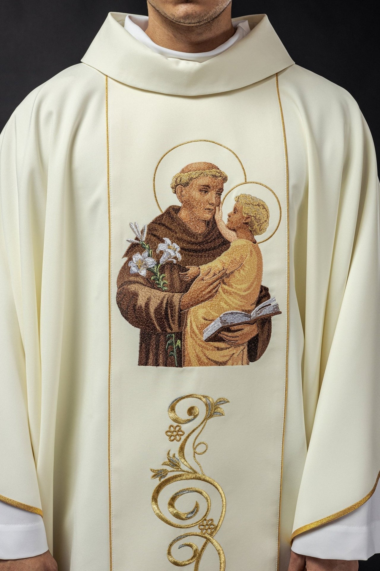 Ornat Liturgiczny Złoty ze Świętym Antonim - Haft Komputerowy - SZATYLITURGICZNE.PL
