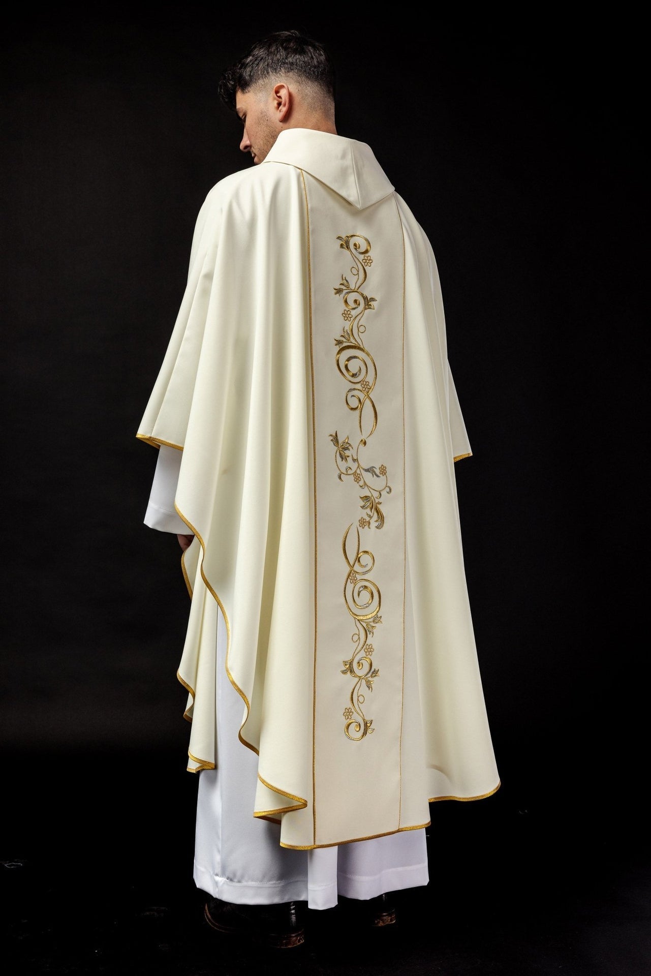 Ornat Liturgiczny Złoty ze Świętym Antonim - Haft Komputerowy - SZATYLITURGICZNE.PL