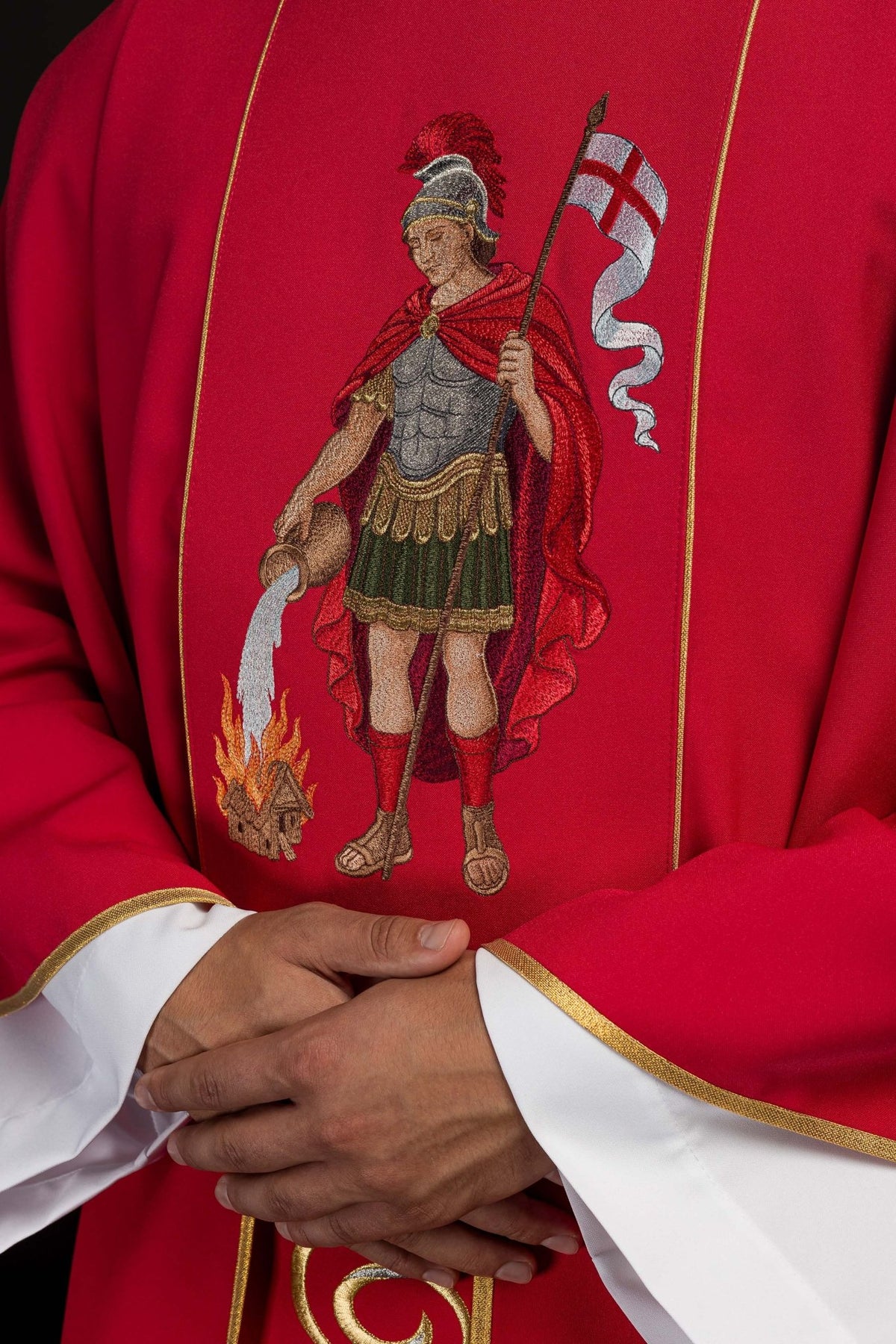 Ornat Liturgiczny Złoty ze Świętym Florianem - Polski Haft - SZATYLITURGICZNE.PL