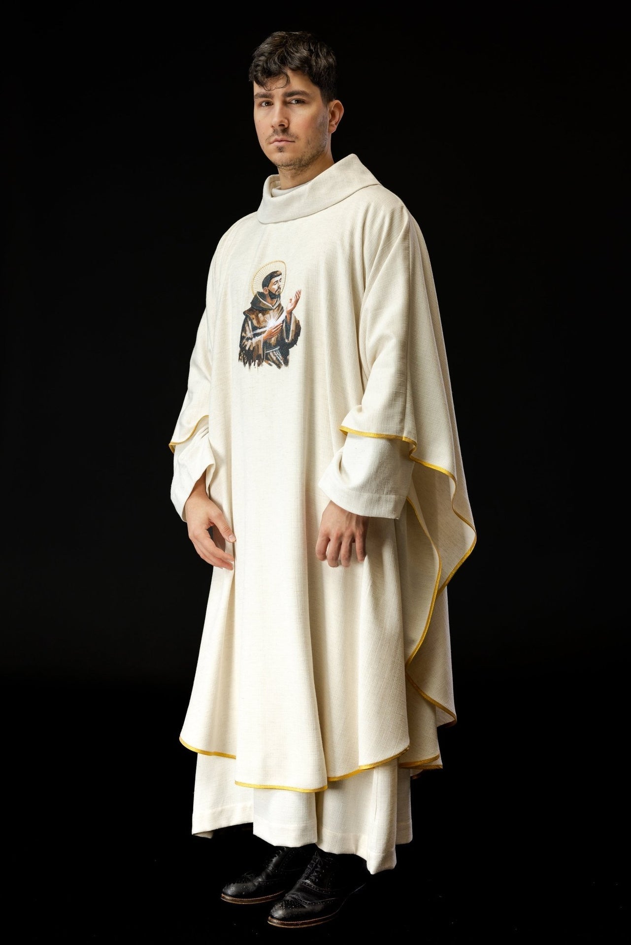 Ornat Liturgiczny Złoty ze Świętym Franciszkiem - Polski Haft - SZATYLITURGICZNE.PL