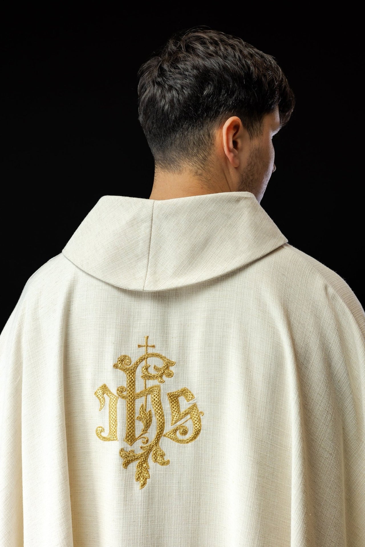 Ornat Liturgiczny Złoty ze Świętym Franciszkiem - Polski Haft - SZATYLITURGICZNE.PL