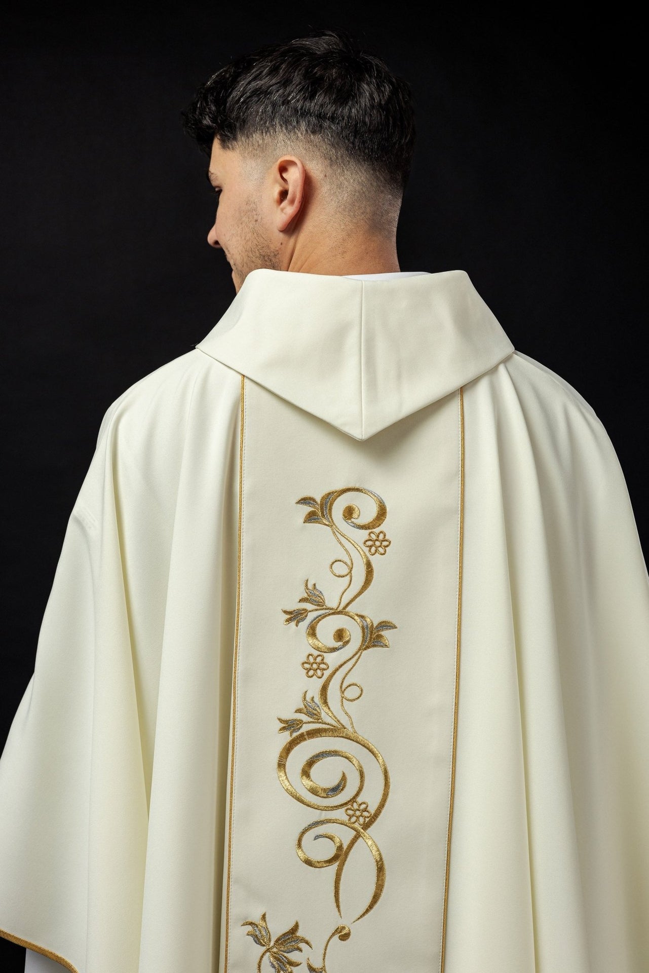 Ornat Liturgiczny Złoty ze Świętym Józefem - Polski Haft - SZATYLITURGICZNE.PL