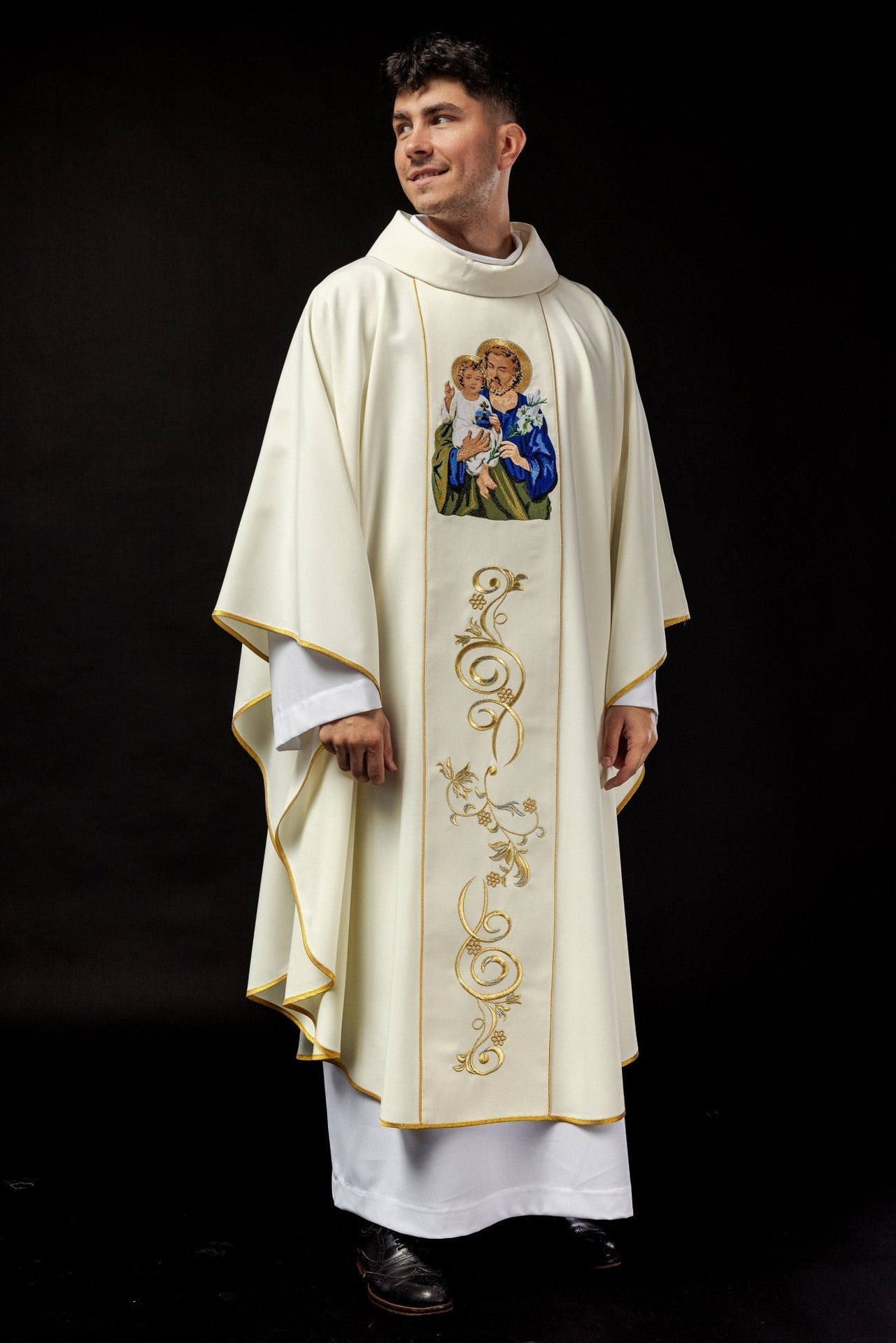 Ornat Liturgiczny Złoty ze Świętym Józefem - Polski Haft - SZATYLITURGICZNE.PL