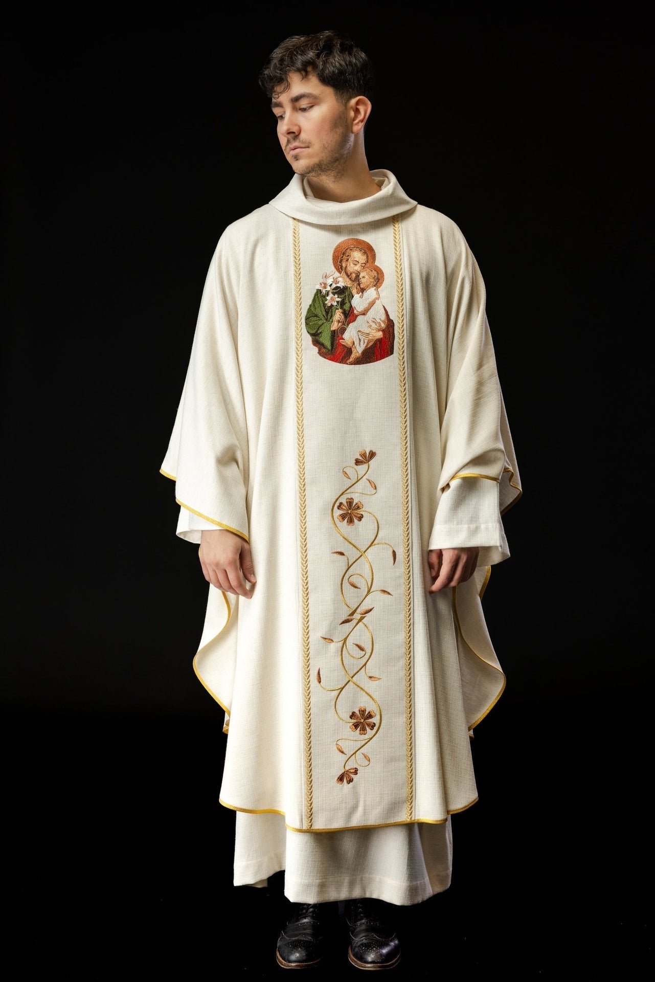 Ornat Liturgiczny Złoty ze Świętym Józefem - Polski Haft - SZATYLITURGICZNE.PL