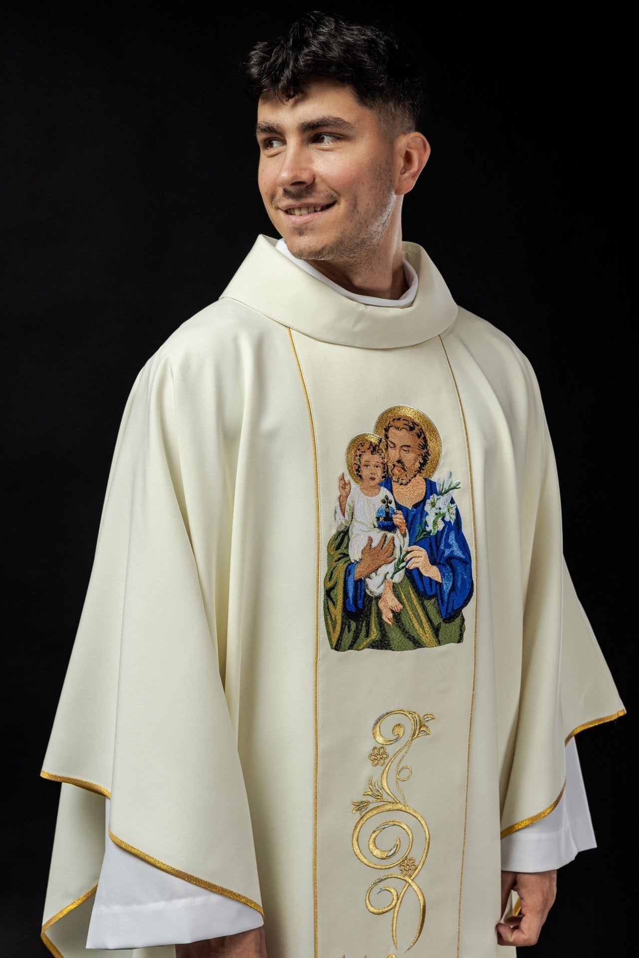 Ornat Liturgiczny Złoty ze Świętym Józefem - Polski Haft - SZATYLITURGICZNE.PL