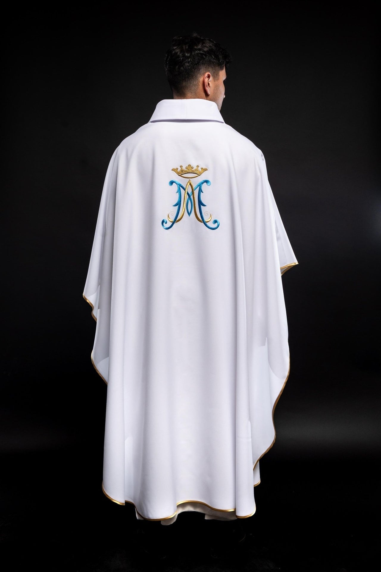 Ornat Maryjny Biały Haftowany Złotem - Szaty Liturgiczne - SZATYLITURGICZNE.PL