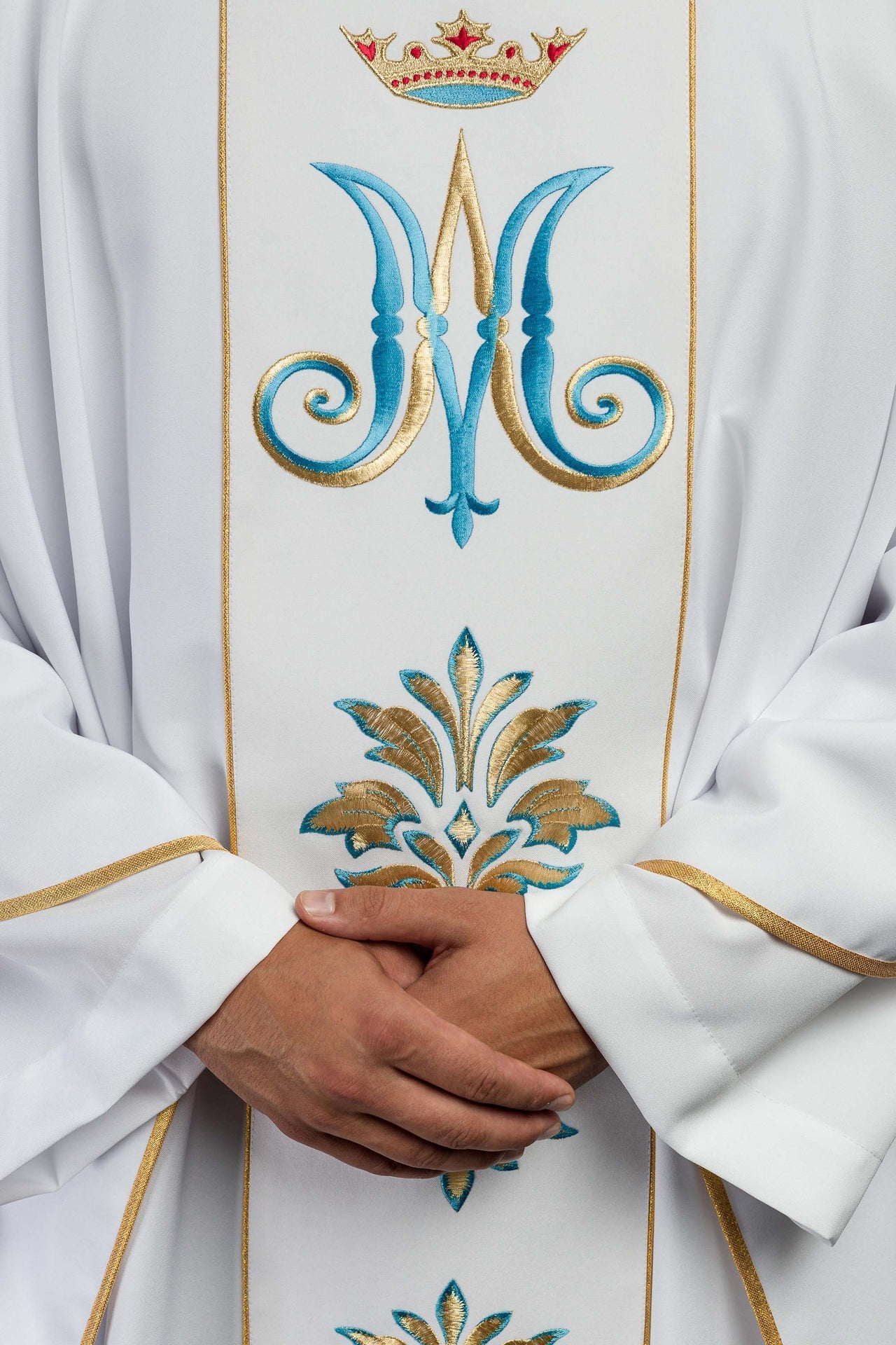 Ornat Maryjny Biały Haftowany Złotem z Stułą - Szaty Liturgiczne - SZATYLITURGICZNE.PL