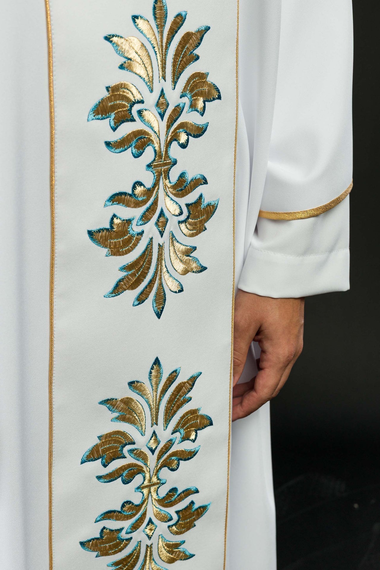 Ornat Maryjny Biały Haftowany Złotem z Stułą - Szaty Liturgiczne - SZATYLITURGICZNE.PL