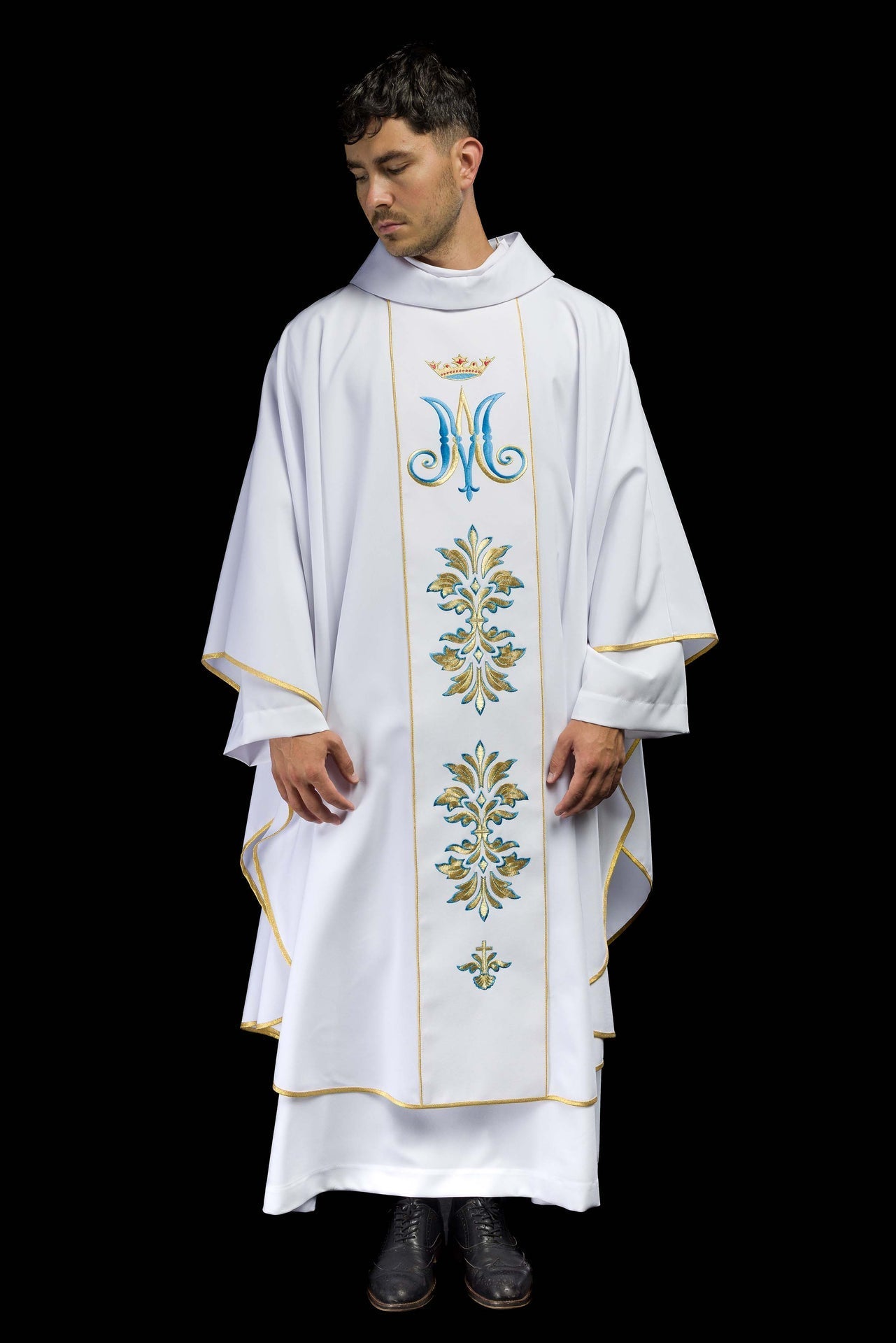 Ornat Maryjny Biały Haftowany Złotem z Stułą - Szaty Liturgiczne - SZATYLITURGICZNE.PL
