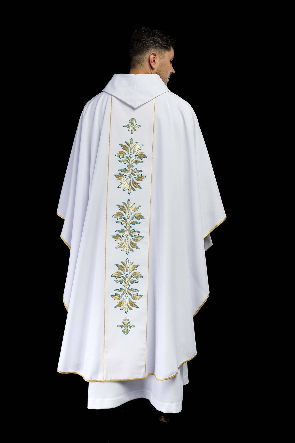 Ornat Maryjny Biały Haftowany Złotem z Stułą - Szaty Liturgiczne - SZATYLITURGICZNE.PL