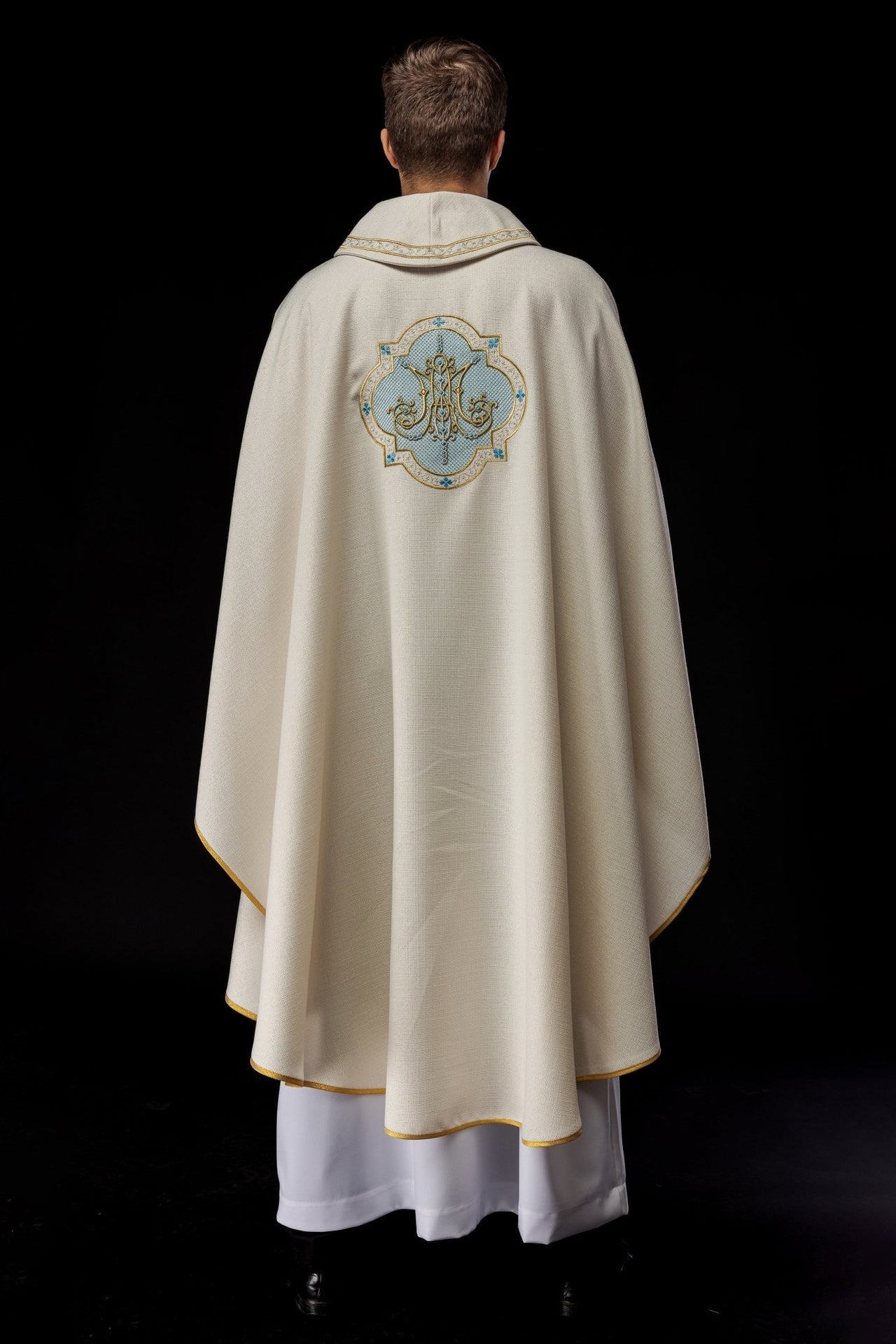 Ornat Maryjny Ecru Haftowany Złotem - Szaty Liturgiczne - SZATYLITURGICZNE.PL