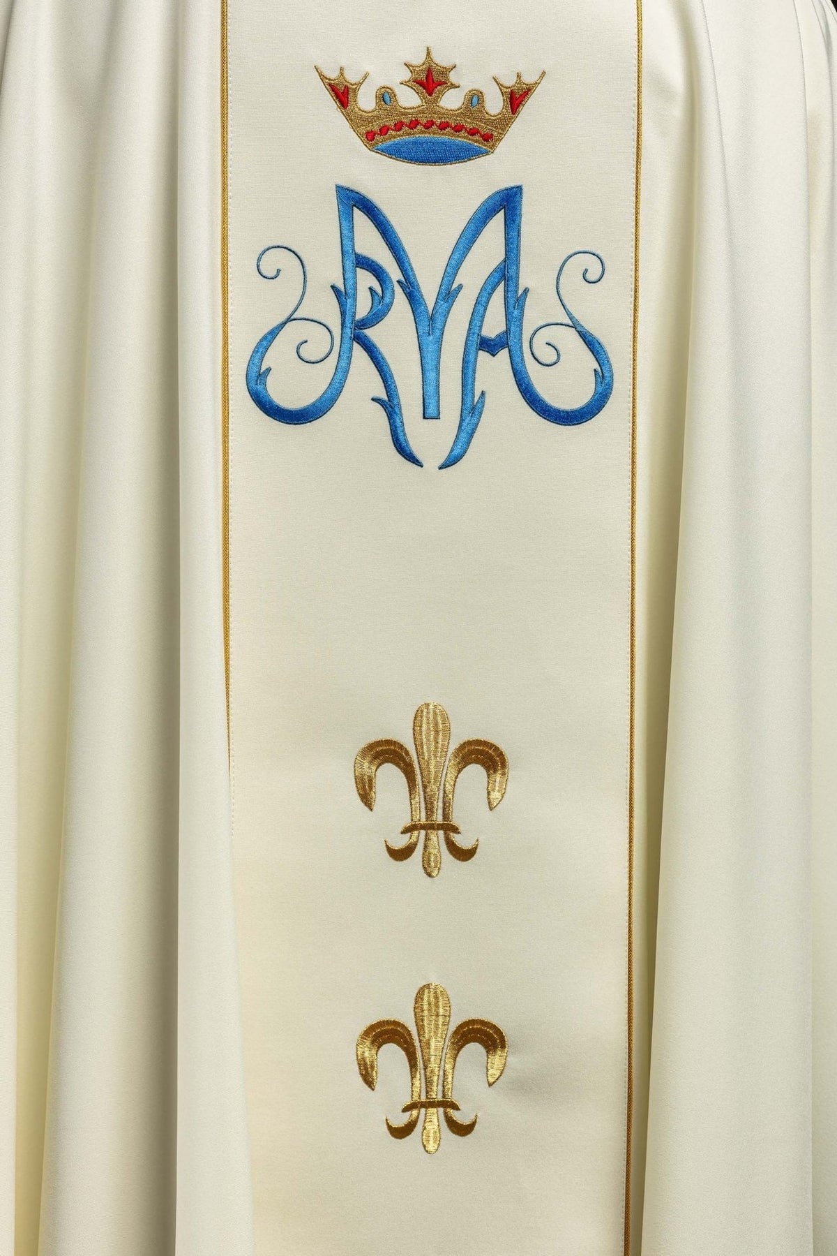 Ornat Maryjny Ecru z Haftem Matki Boskiej Częstochowskiej - SZATYLITURGICZNE.PL