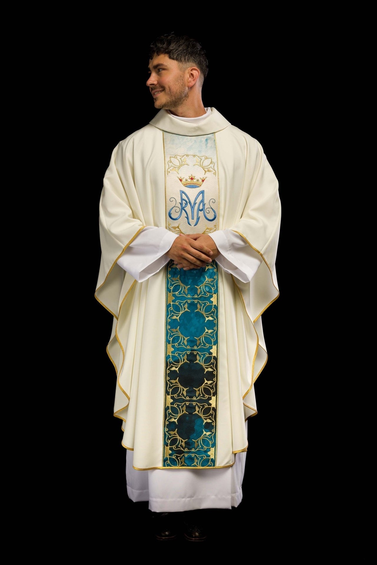 Ornat Maryjny Ecru z Haftowanym Pasem Sublimowanym - Szaty Liturgiczne - SZATYLITURGICZNE.PL