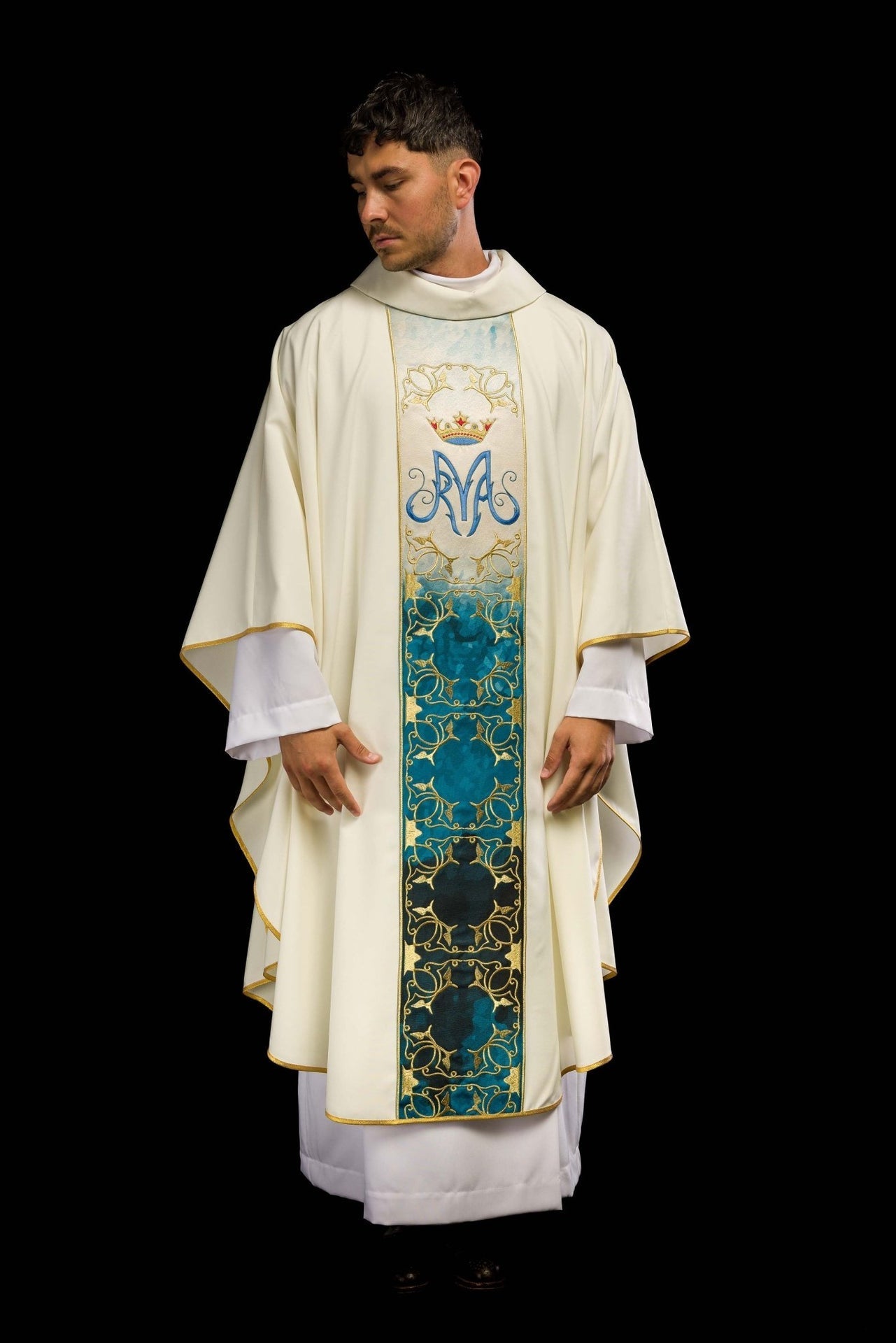 Ornat Maryjny Ecru z Haftowanym Pasem Sublimowanym - Szaty Liturgiczne - SZATYLITURGICZNE.PL