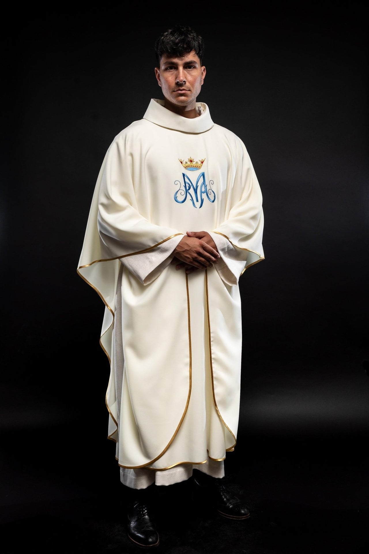 Ornat Maryjny Ecru ze Złotą Lamówką i Haftem - Szaty Liturgiczne - SZATYLITURGICZNE.PL